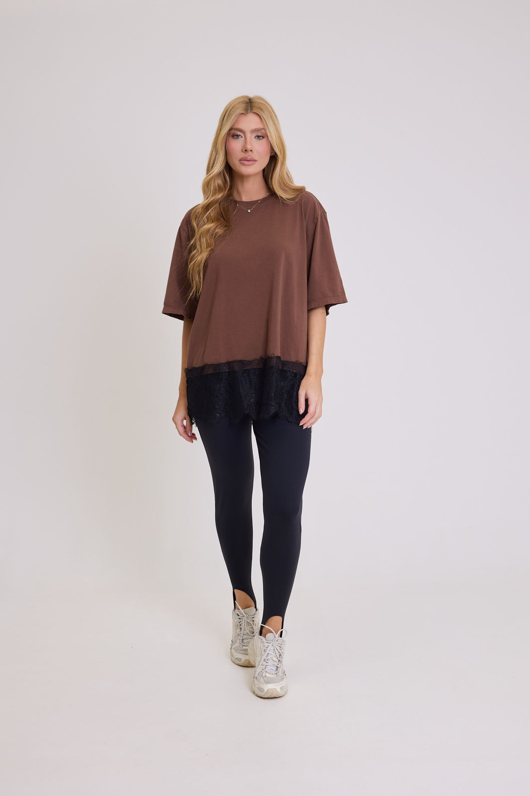 T-SHIRT OVERSIZED COM BARRA DE RENDA MARROM CAFÉ T-SHIRT OVERSIZED COM BARRA DE RENDA MARROM CAFÉ