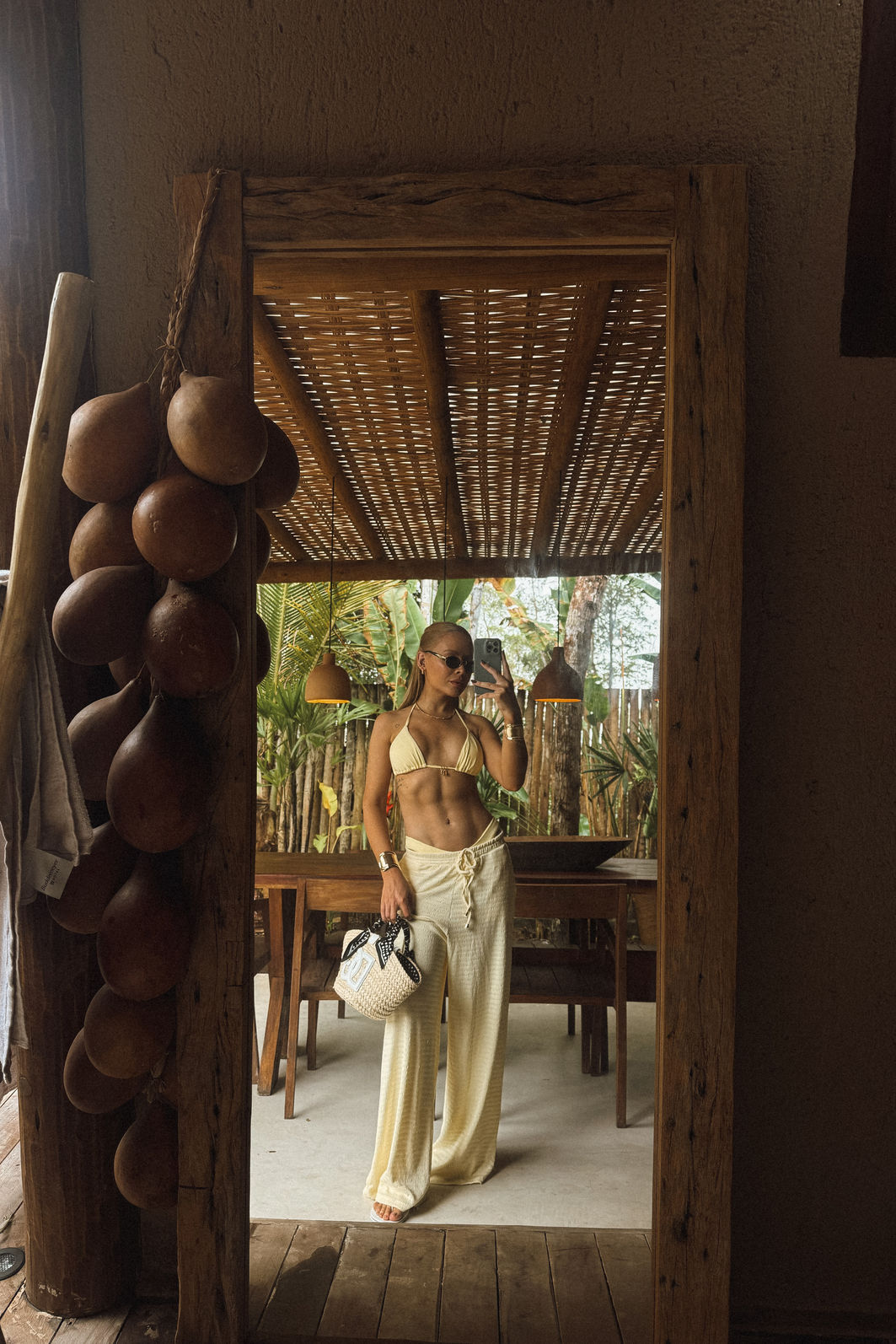 CALÇA PANTALONA LOUISE AMARELO MANTEIGA CALÇA PANTALONA LOUISE AMARELO MANTEIGA