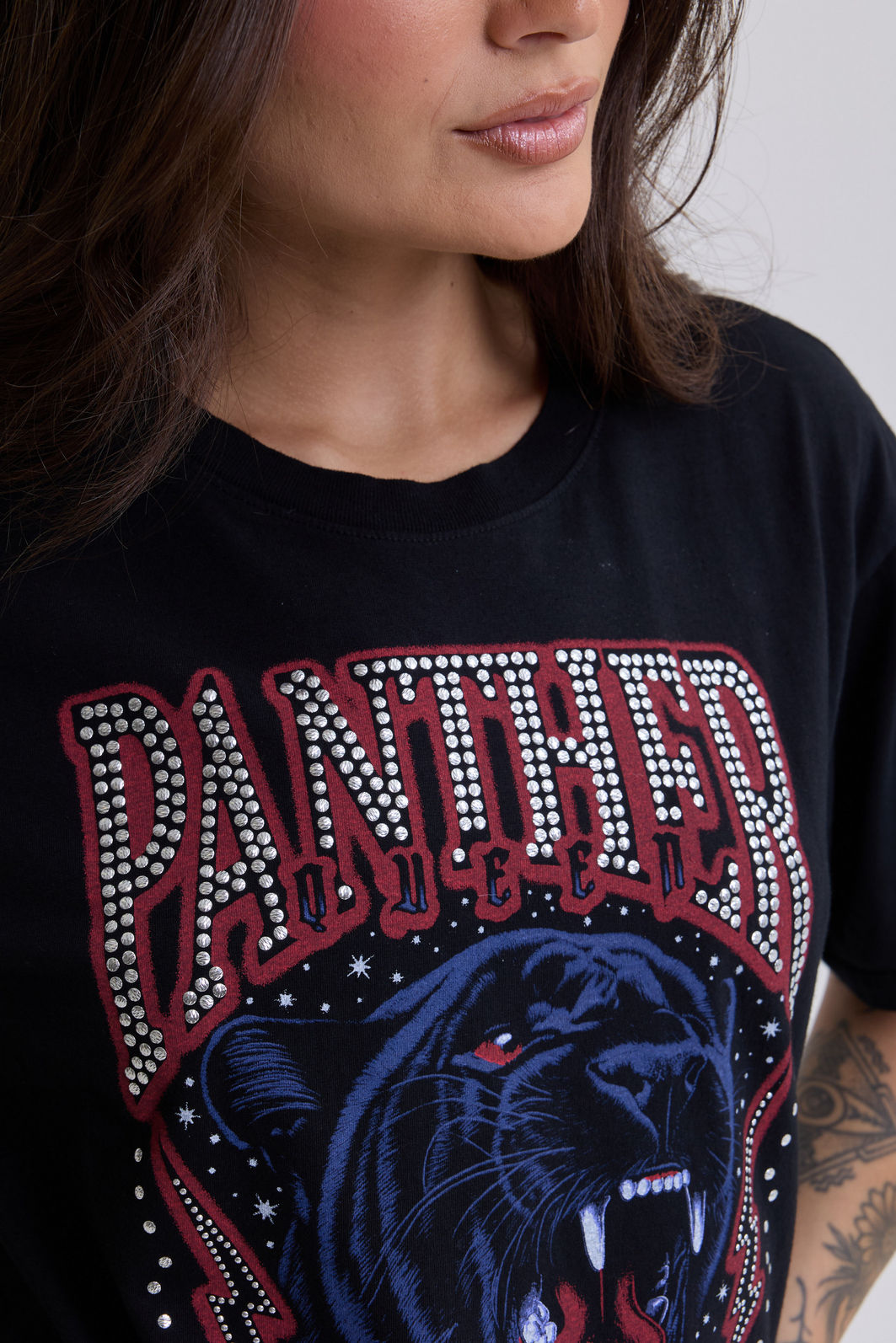 T-SHIRT ESTONADA PANTERA QUEEN (COM METAIS) PRETA T-SHIRT ESTONADA PANTERA QUEEN (COM METAIS) PRETA