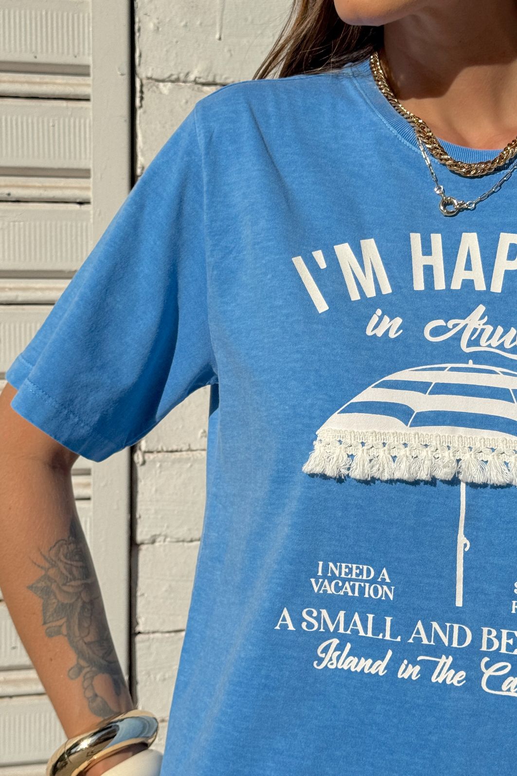 T-SHIRT ESTONADA HAPPIER IN ARUBA (COM APLIQUE) AZUL T-SHIRT ESTONADA HAPPIER IN ARUBA (COM APLIQUE) AZUL