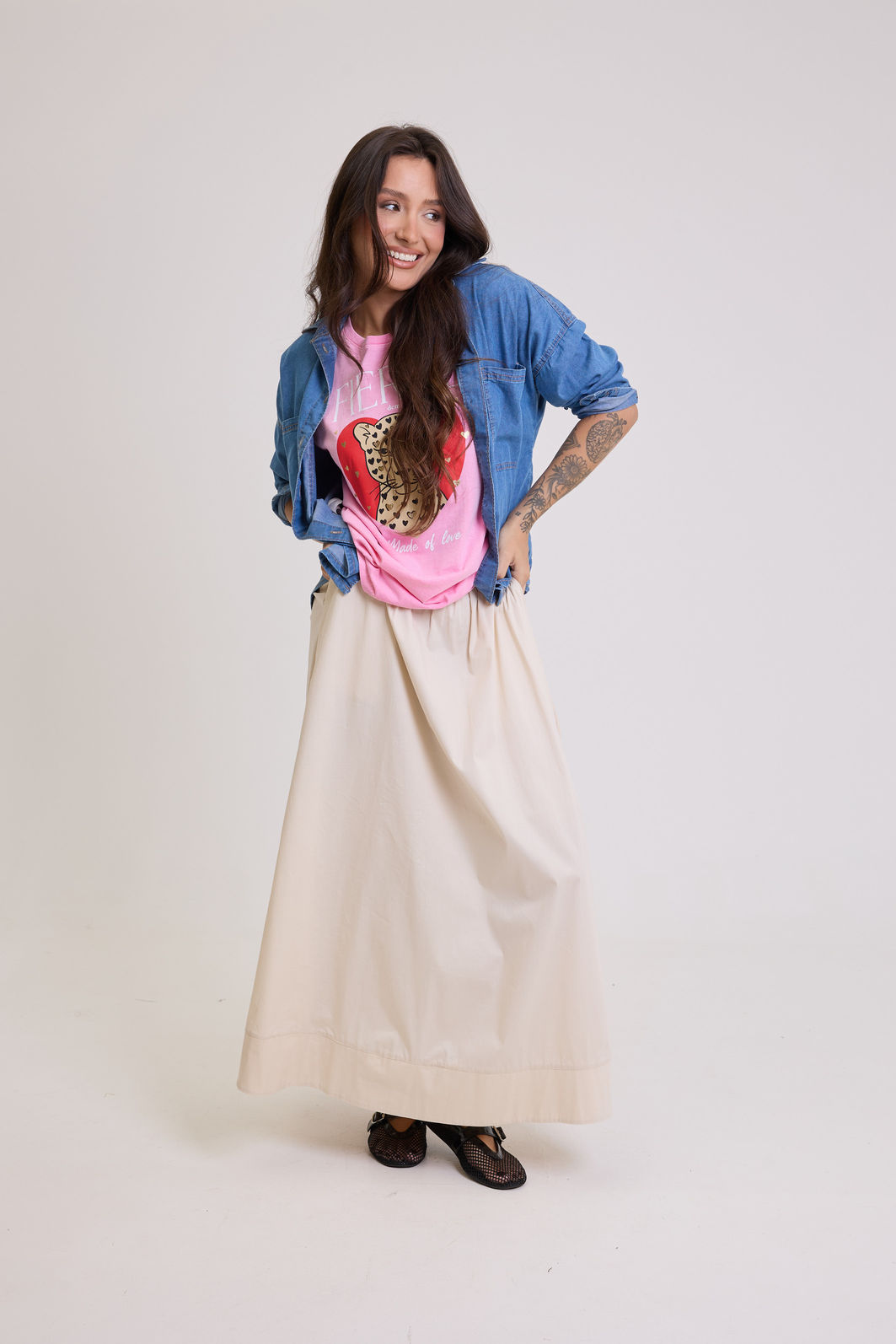 CAMISA JEANS MANGA LONGA COM BOLSOS JULIA AZUL ESCURO CAMISA JEANS MANGA LONGA COM BOLSOS JULIA AZUL ESCURO