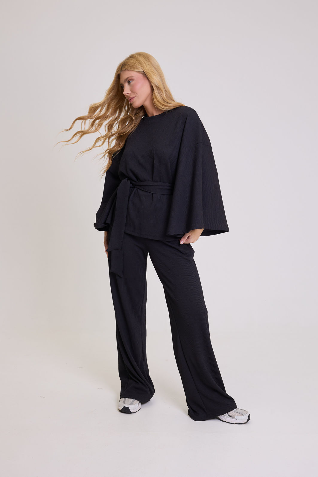CALÇA PANTALONA COM ELASTICO NA CINTURA E BOLSOS LUIZA PRETA CALÇA PANTALONA COM ELASTICO NA CINTURA E BOLSOS LUIZA PRETA
