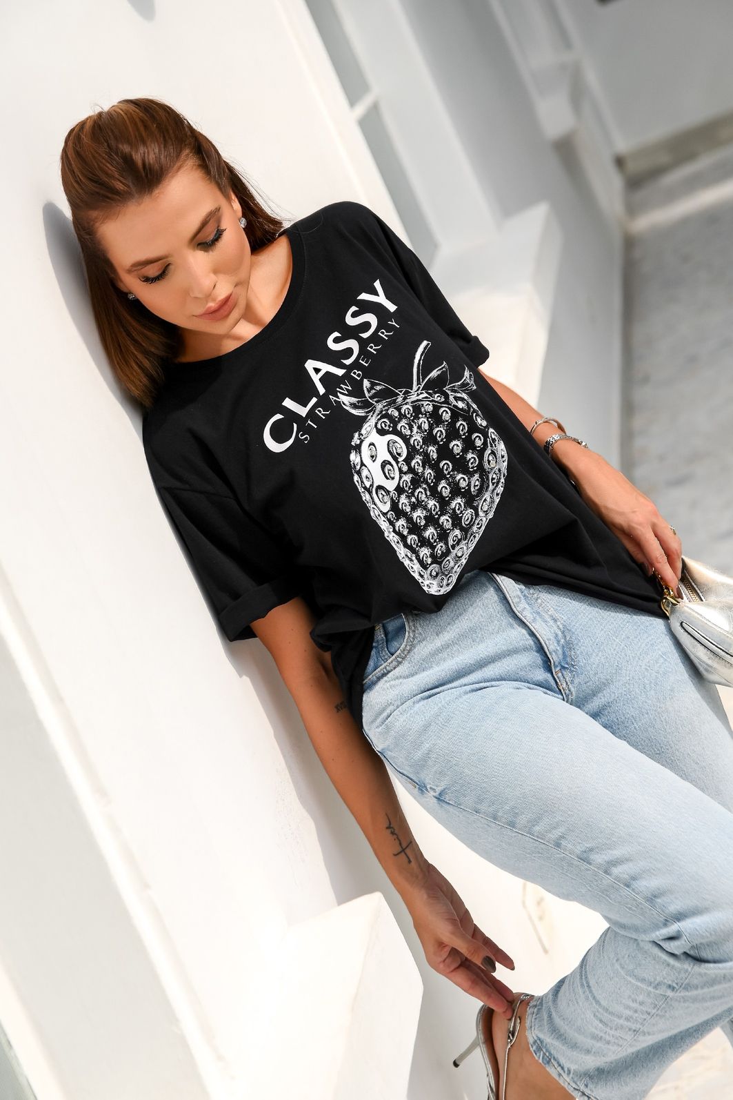 T-SHIRT ESTONADA CLASSY MORANGOS (COM PEDRAS) PRETA T-SHIRT ESTONADA CLASSY MORANGOS (COM PEDRAS) PRETA