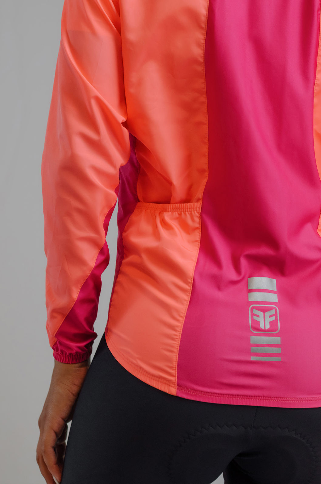 JAQUETA CORTA VENTO FEMININA CLASSIC IZZET