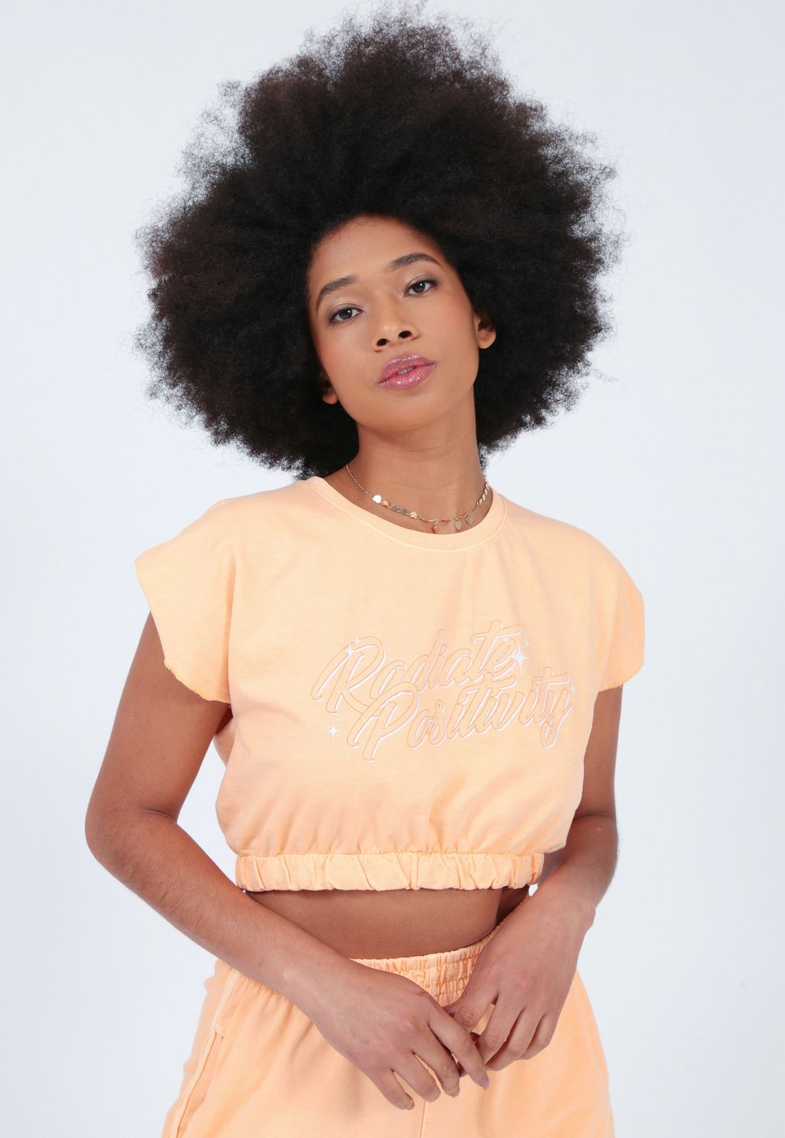 T-shirt cropped moletinho