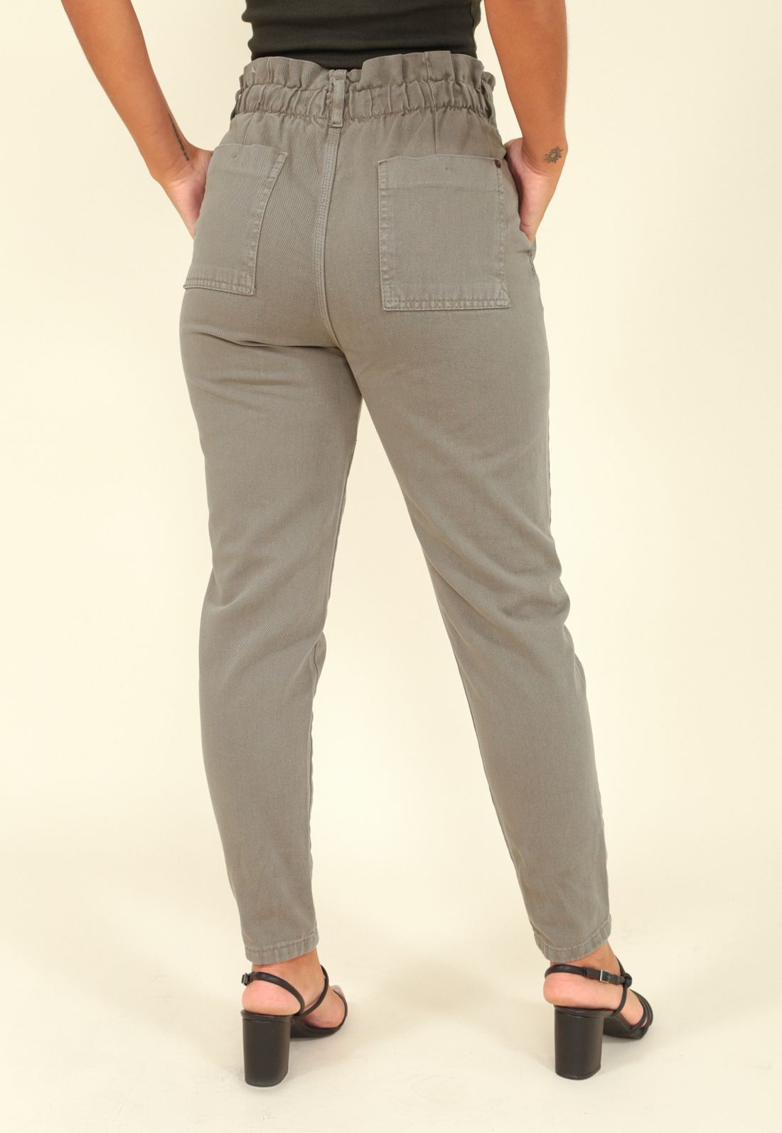 Blusa curta com calça cintura alta cheap