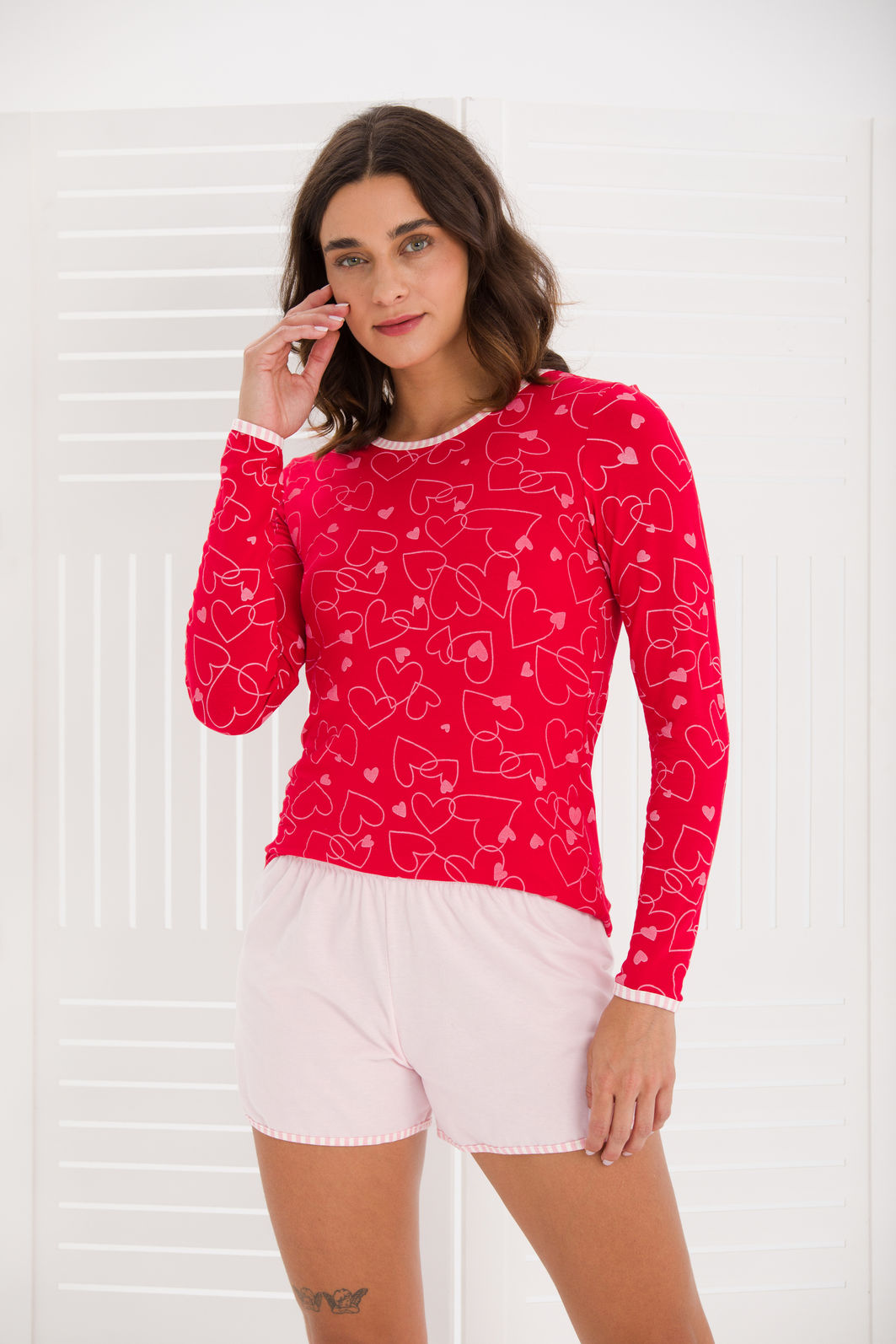 PIJAMA FEMININO MANGA LONGA CORAÇÕES VERMELHO SHORT DOLL ROSA
