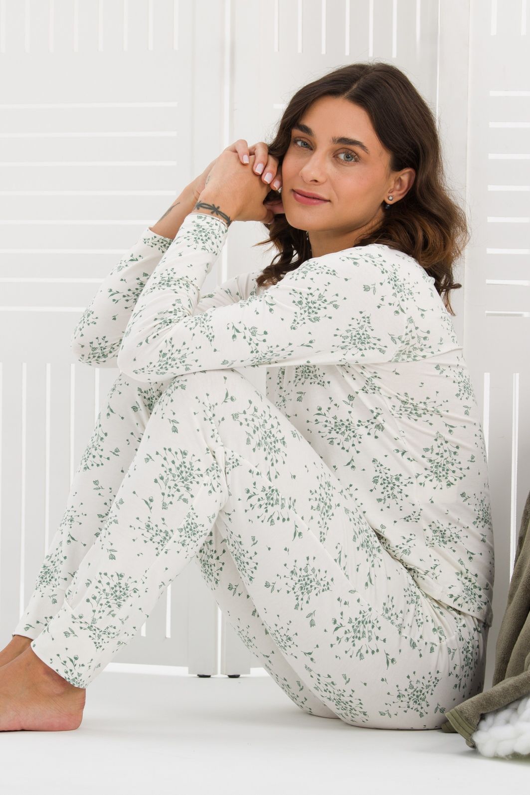 PIJAMA FEMININO MANGA LONGA FLORAL COM PUNHO