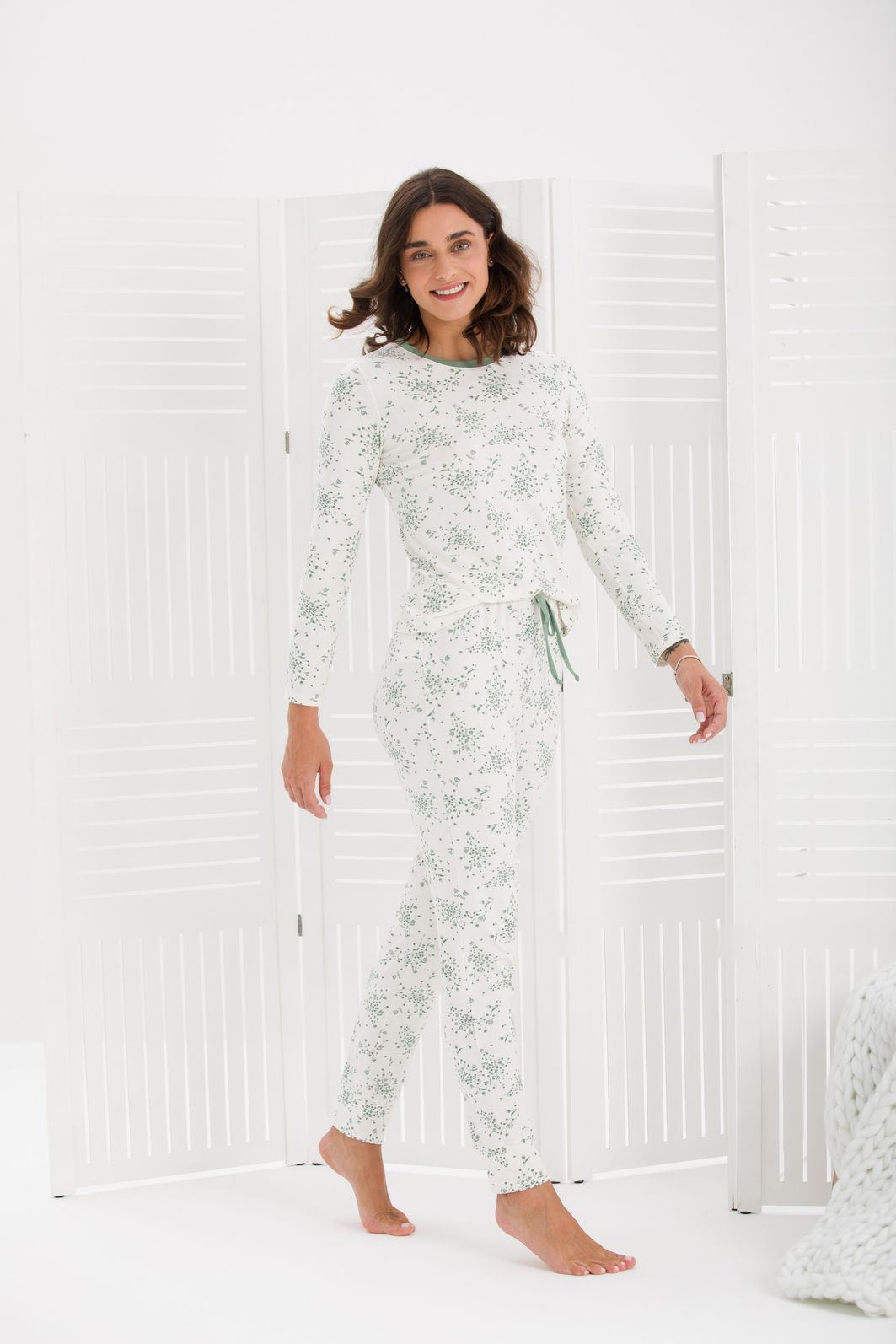 PIJAMA FEMININO MANGA LONGA FLORAL COM PUNHO