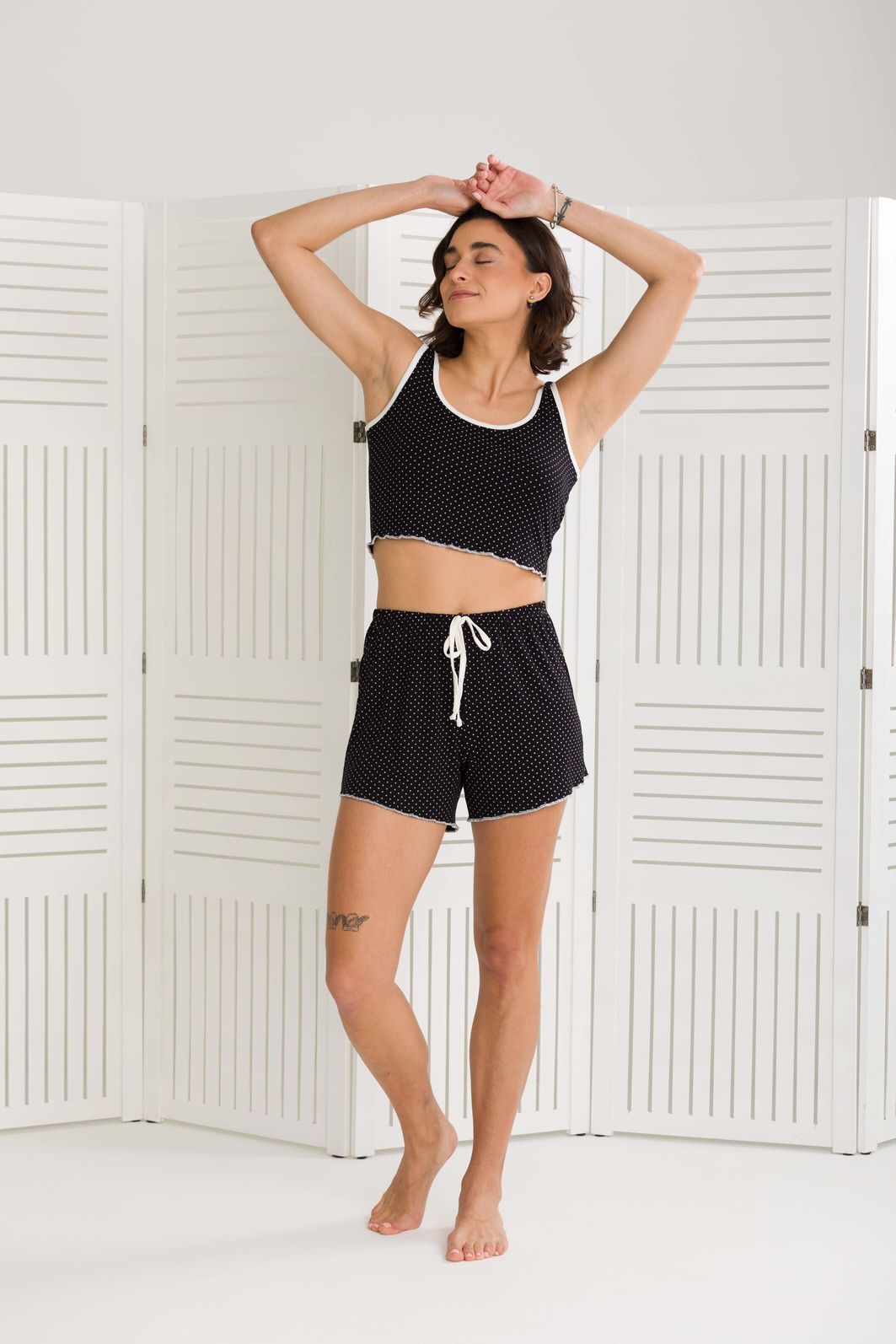 PIJAMA FEMININO CROPPED COM SHORTS POÁ PRETO