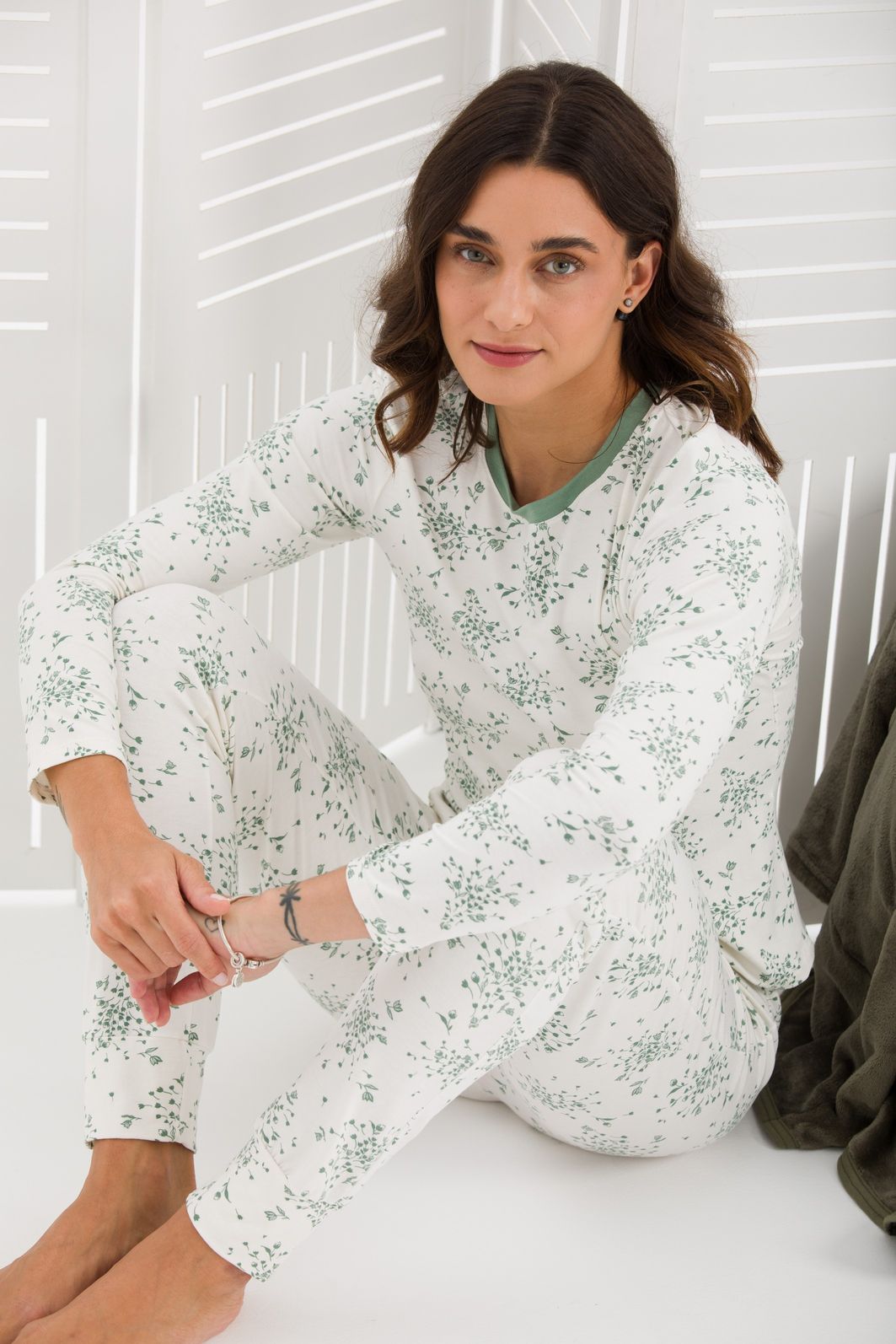 PIJAMA FEMININO MANGA LONGA FLORAL COM PUNHO