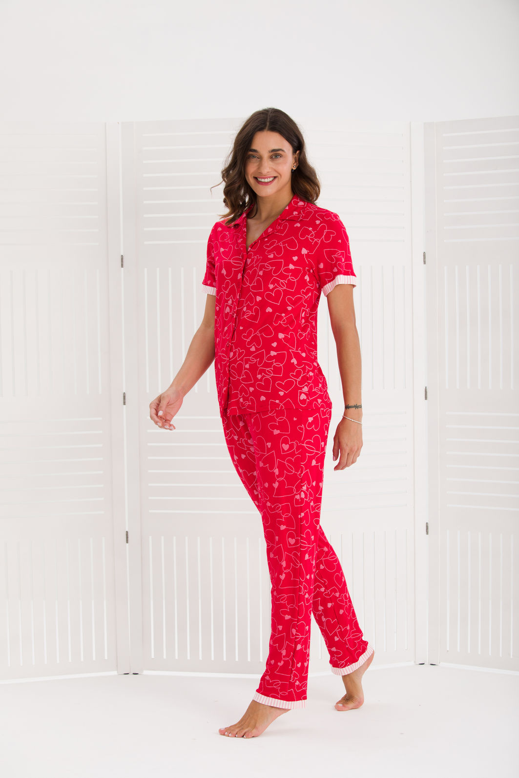 PIJAMA FEMININO AMERICANO MANGA CURTA COM CALÇA CORAÇÕES VERMELHO