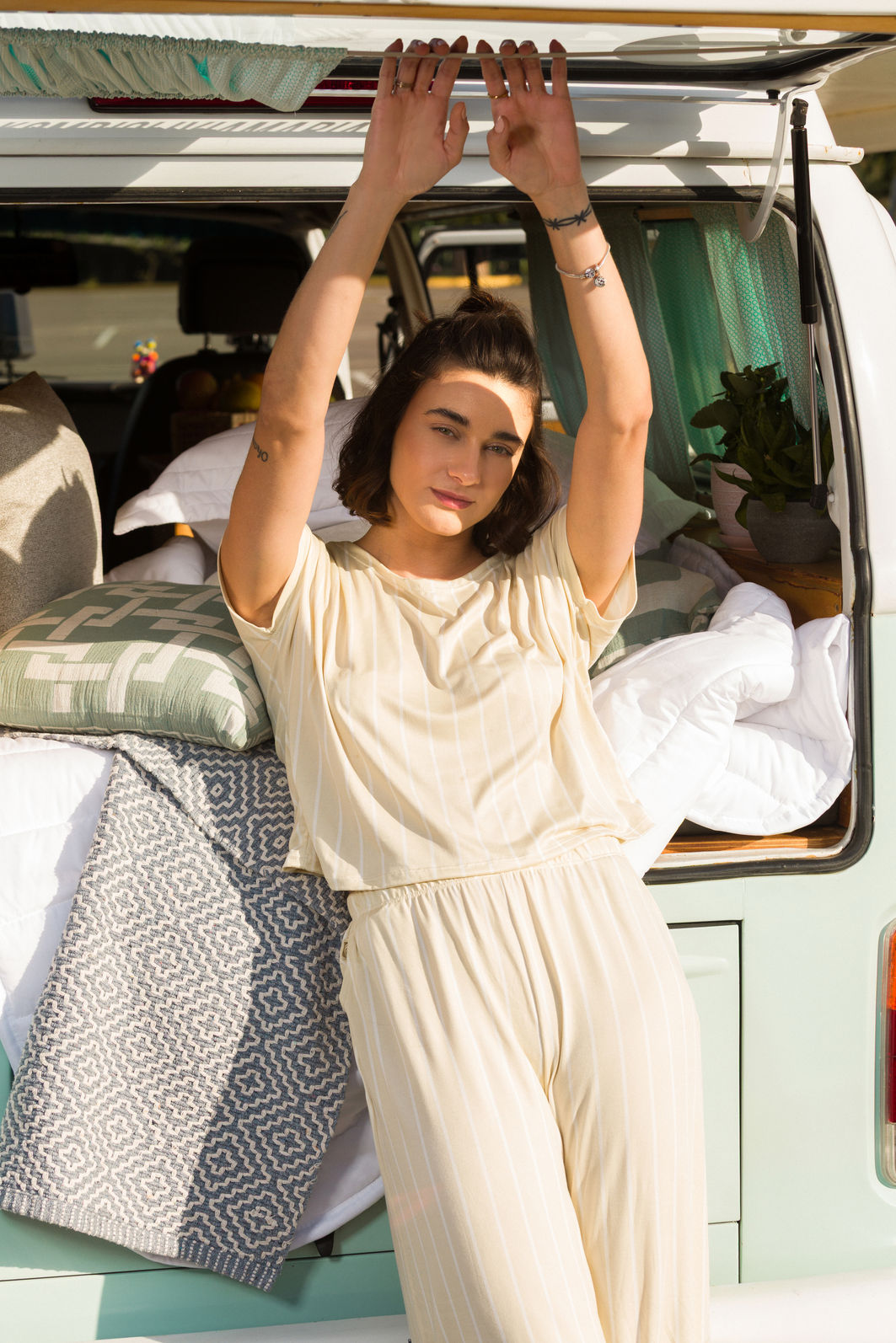 CONJUNTO FEMININO BLUSA AMPLA E CALÇA WIDE LISTRA CREME