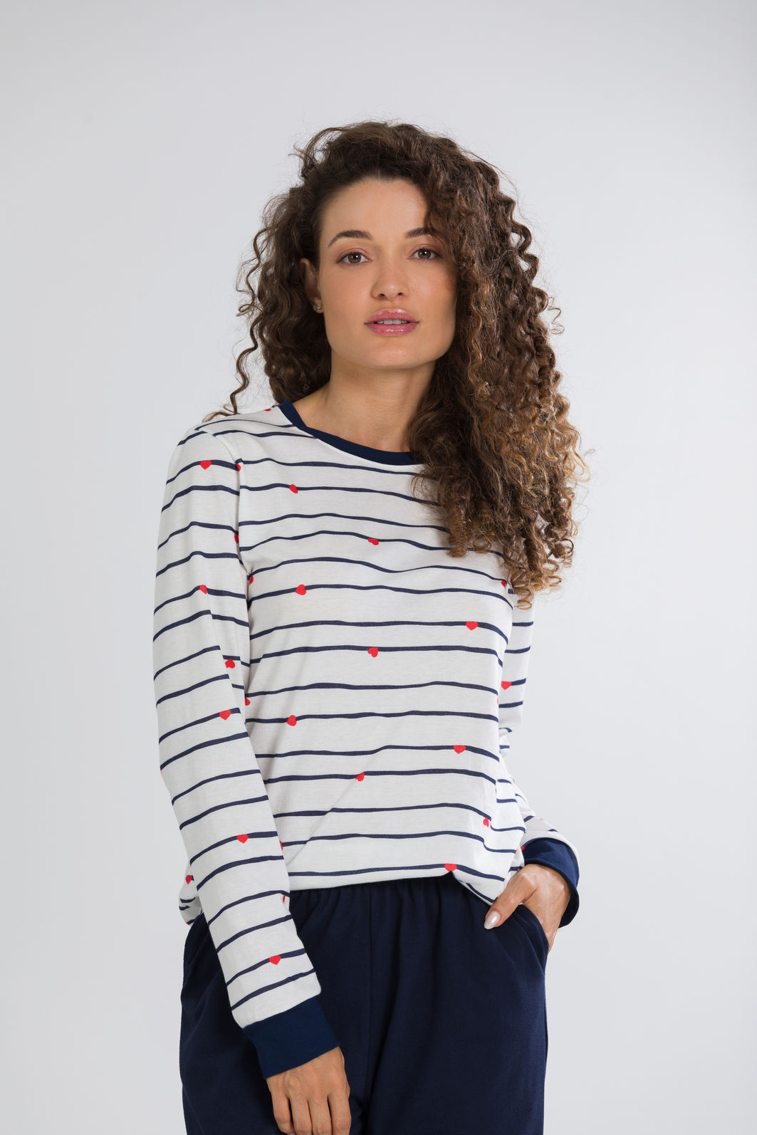 PIJAMA MANGA LONGA LISTRA E CORAÇÕES