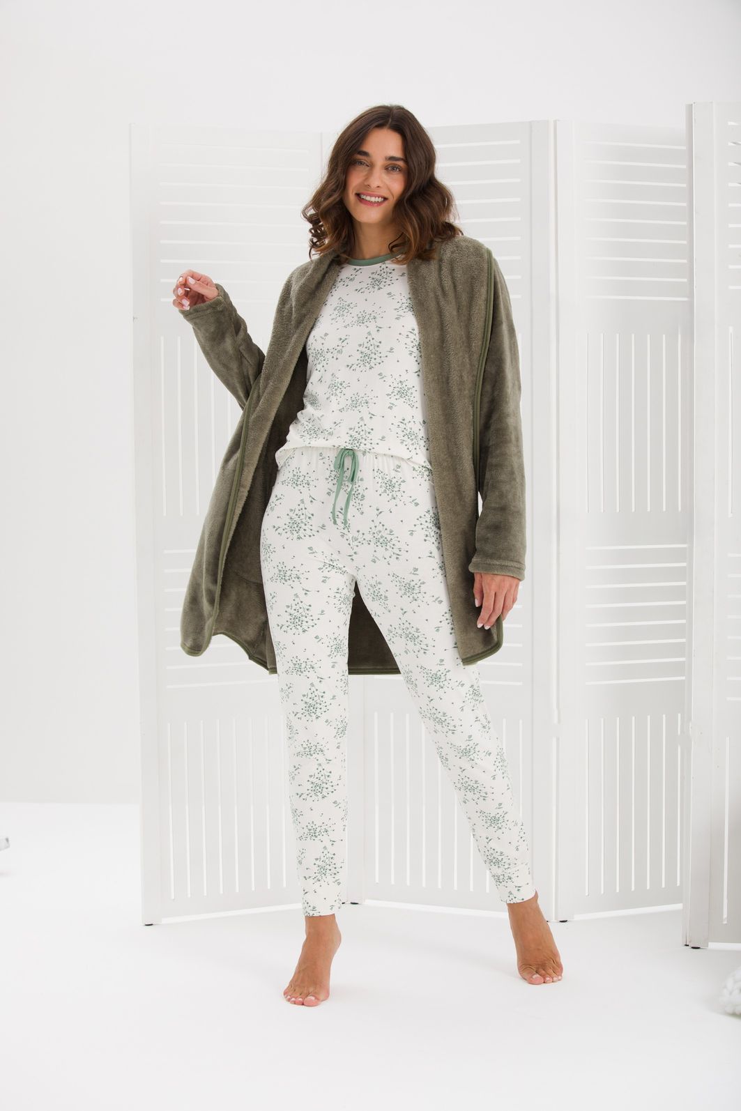 PIJAMA FEMININO MANGA LONGA FLORAL COM PUNHO