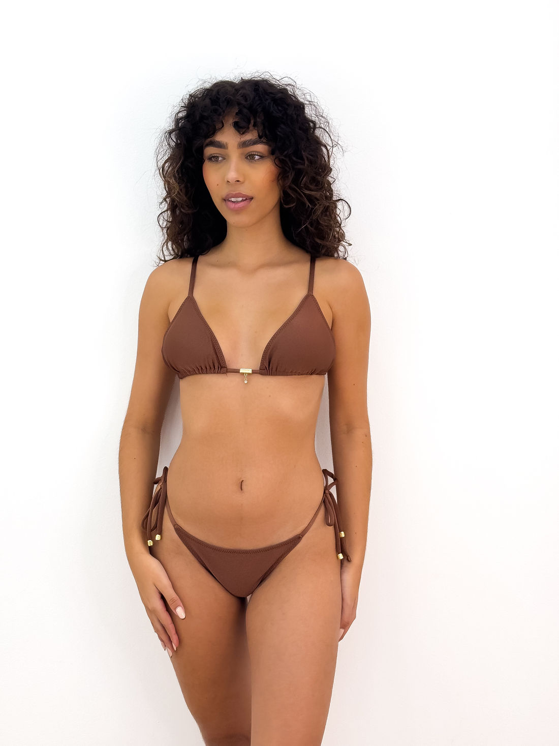 CORTININHA DE AMARRAR TRILOBAL - MARROM CORTININHA DE AMARRAR TRILOBAL - MARROM