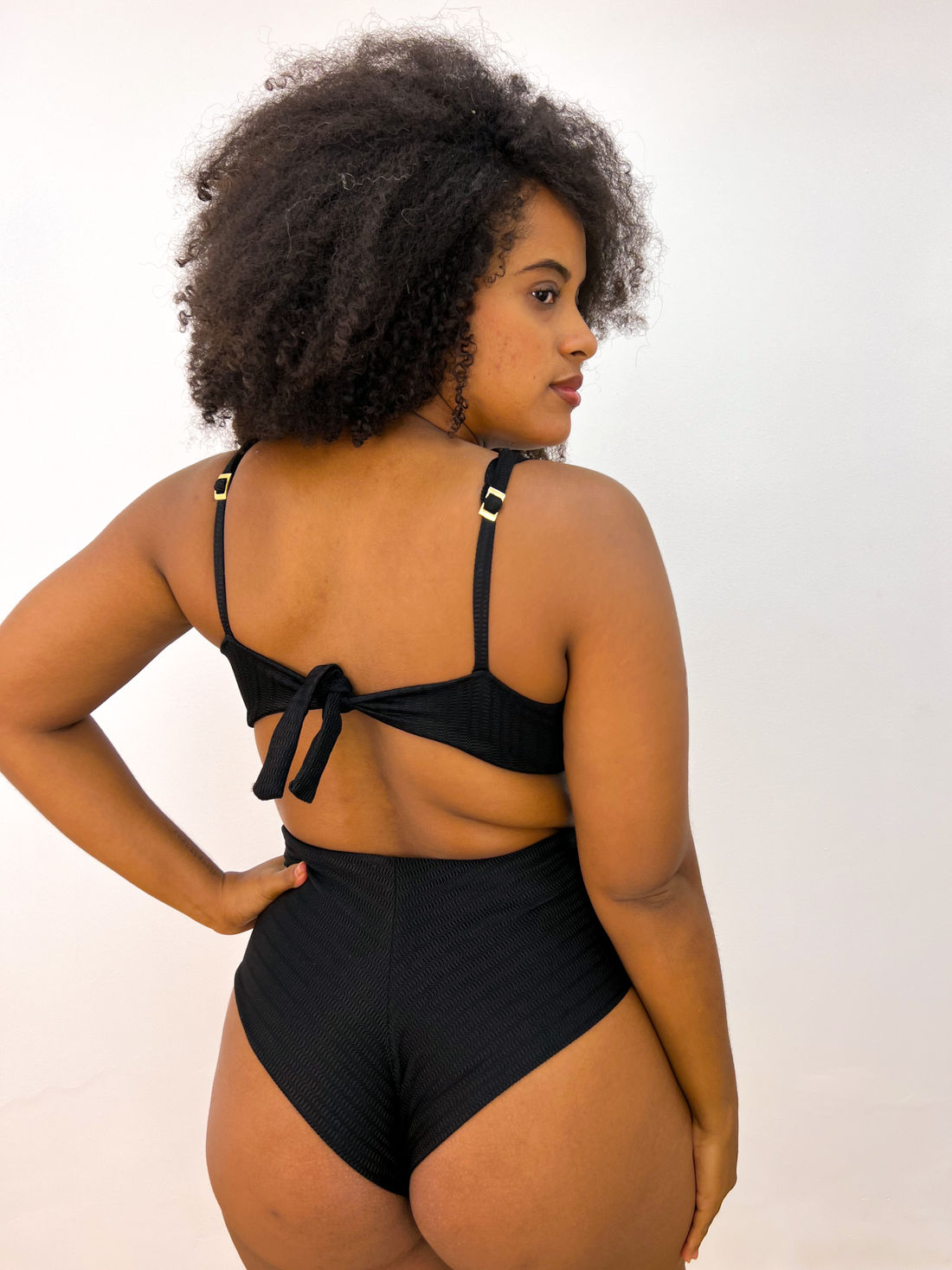 ARO ARCO HOT PANTS JURERÊ - PRETO ARO ARCO HOT PANTS JURERÊ - PRETO