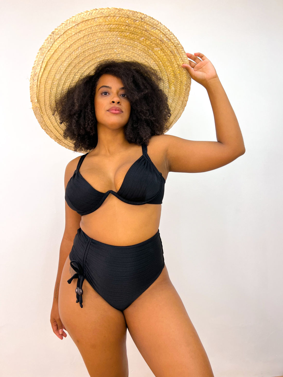 ARO ARCO HOT PANTS JURERÊ - PRETO ARO ARCO HOT PANTS JURERÊ - PRETO