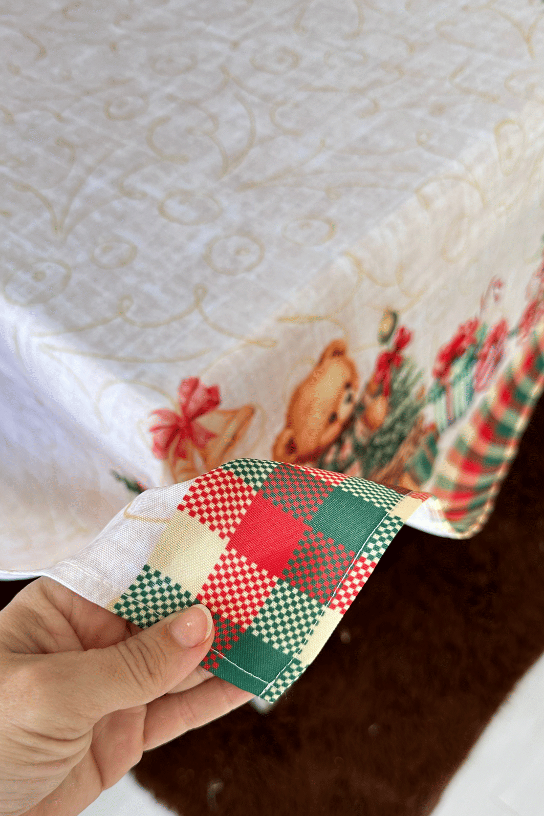 Toalha de Mesa Natal Retangular 6 Lugares Bege ursinho e presentes Luxo 2,30x1,40 Toalha de Mesa Natal Retangular 6 Lugares Bege ursinho e presentes Luxo 2,30x1,40