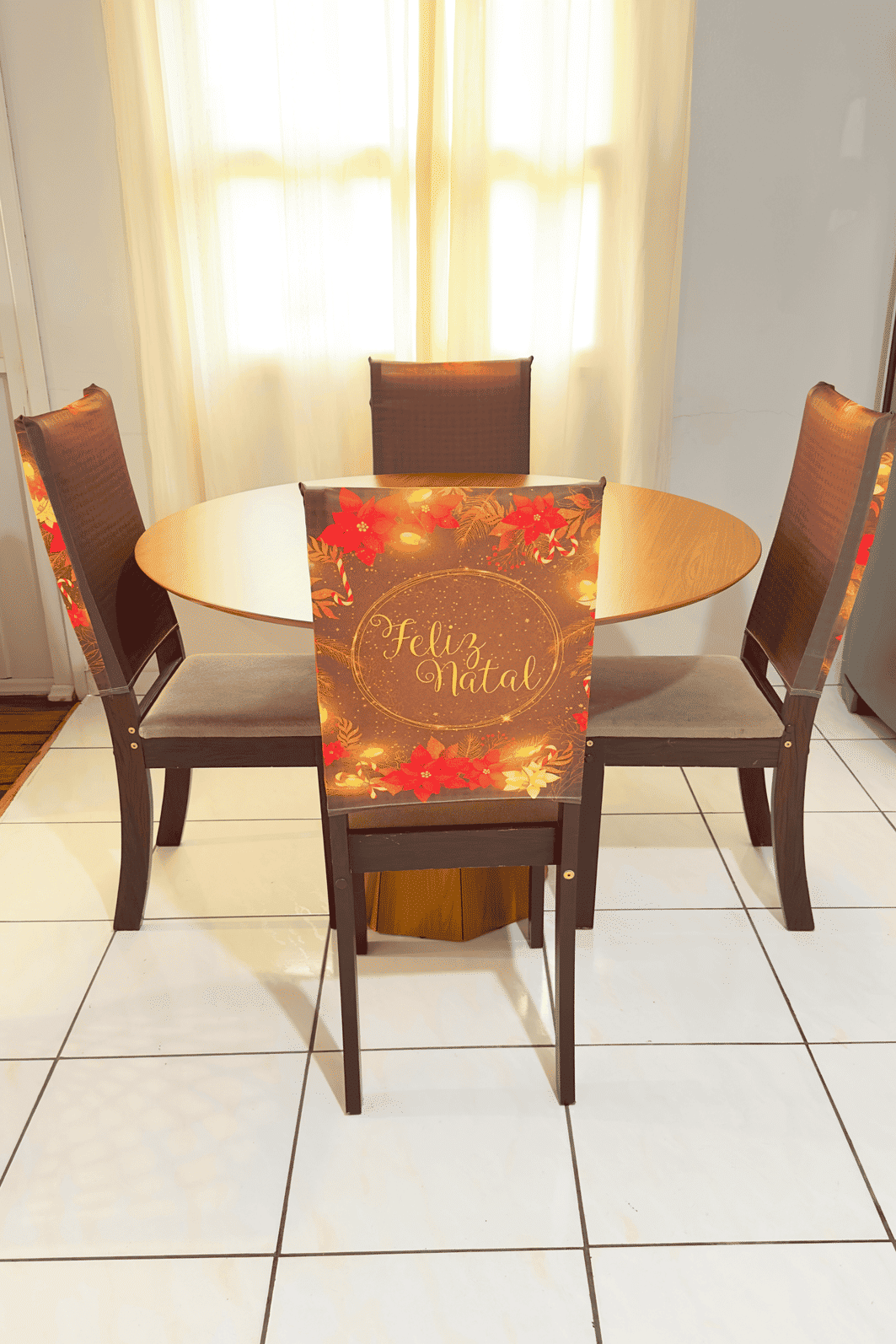 KIT COM 4 Capa de Cadeira Decorativa Natal Marron com Dourado KIT COM 4 Capa de Cadeira Decorativa Natal Marron com Dourado