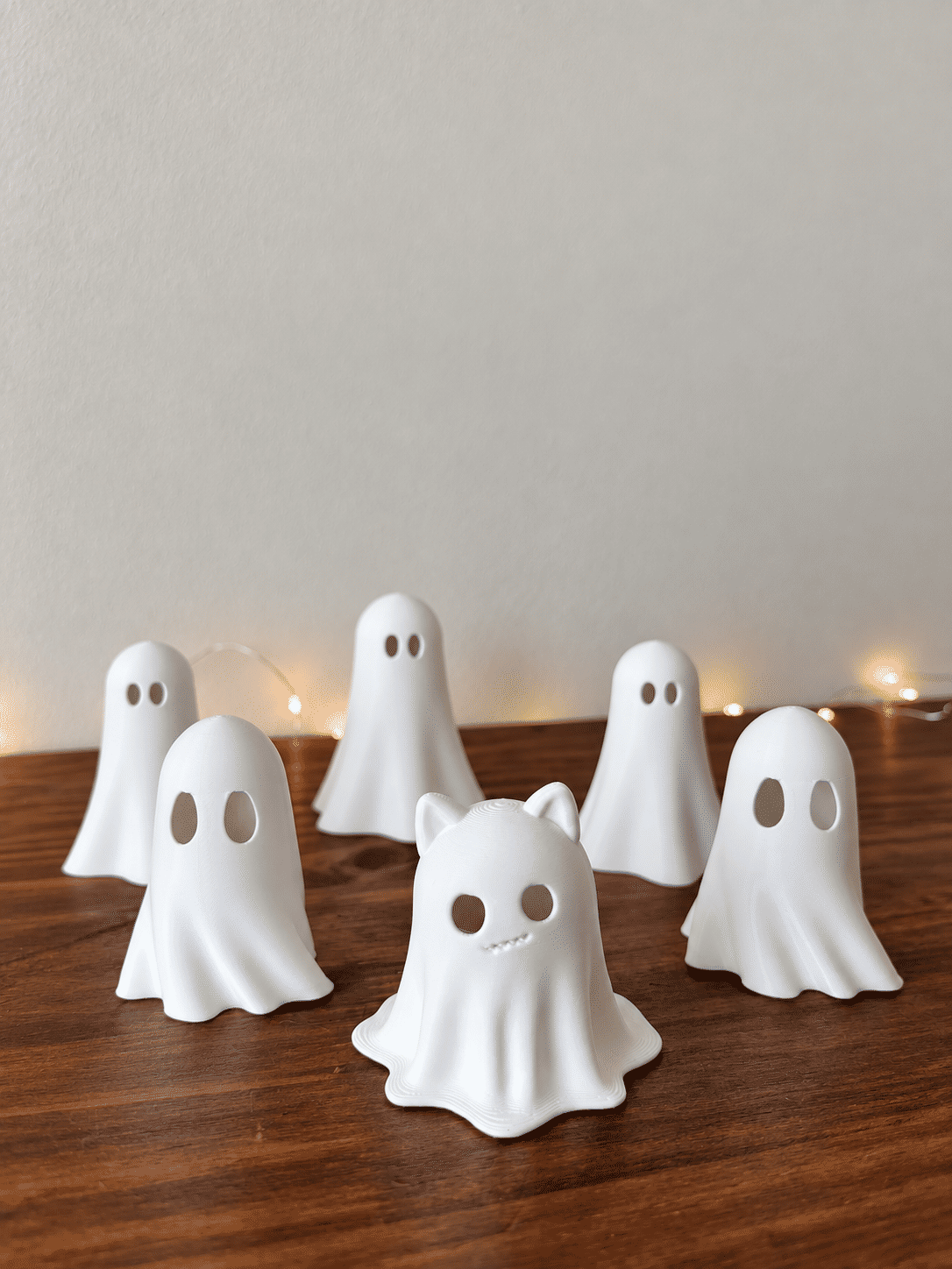 Kit 6 Fantasminhas Decorativos Halloween em Impressão 3D Kit 6 Fantasminhas Decorativos Halloween em Impressão 3D