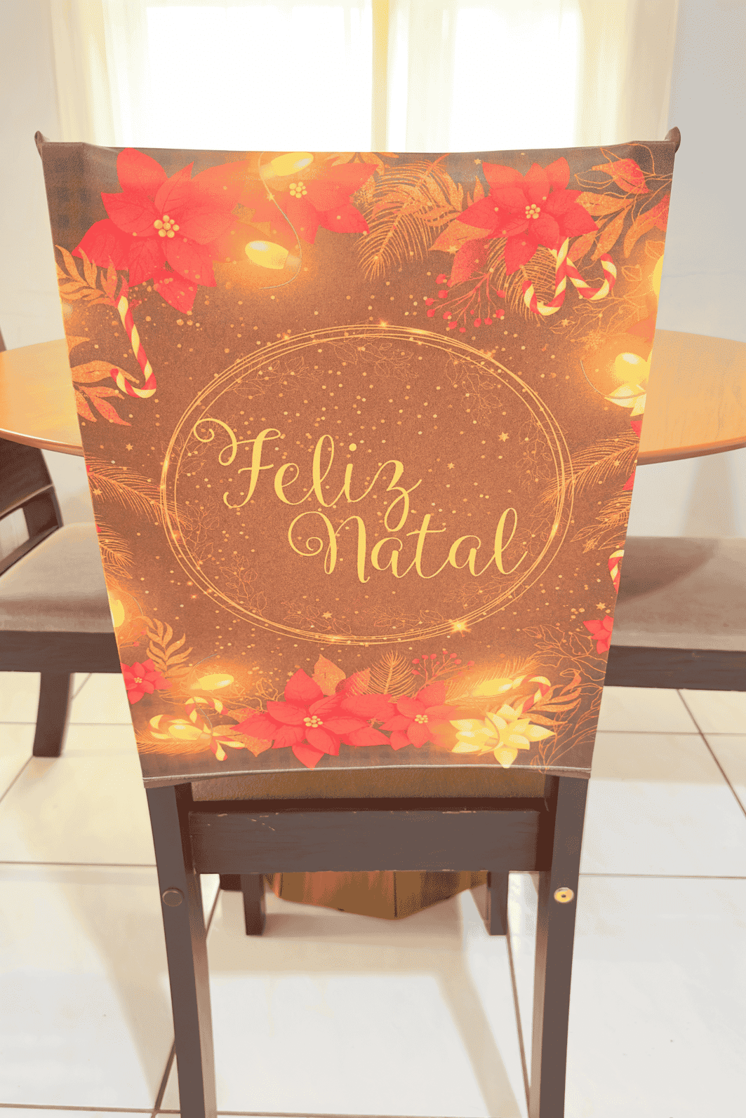 KIT COM 4 Capa de Cadeira Decorativa Natal Marron com Dourado KIT COM 4 Capa de Cadeira Decorativa Natal Marron com Dourado