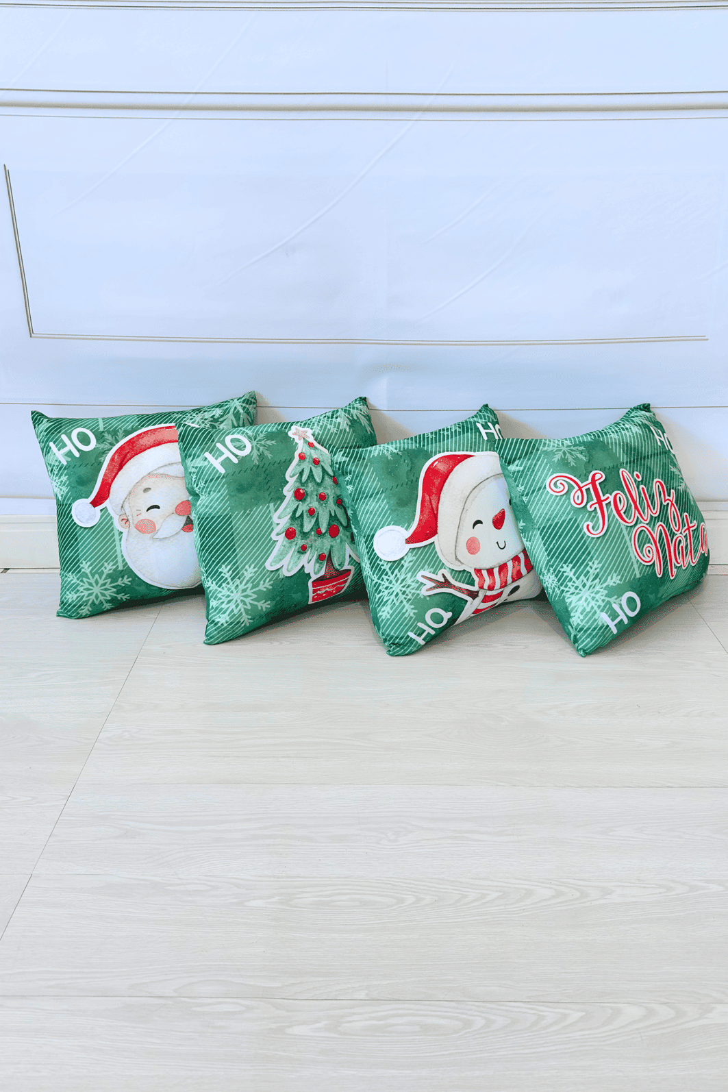 KIT 4 CAPAS DE ALMOFADAS MALHA CONFORT PAPAI NOEL HO HO HO DECORATIVAS NATAL - 45x45 KIT 4 CAPAS DE ALMOFADAS MALHA CONFORT PAPAI NOEL HO HO HO DECORATIVAS NATAL - 45x45