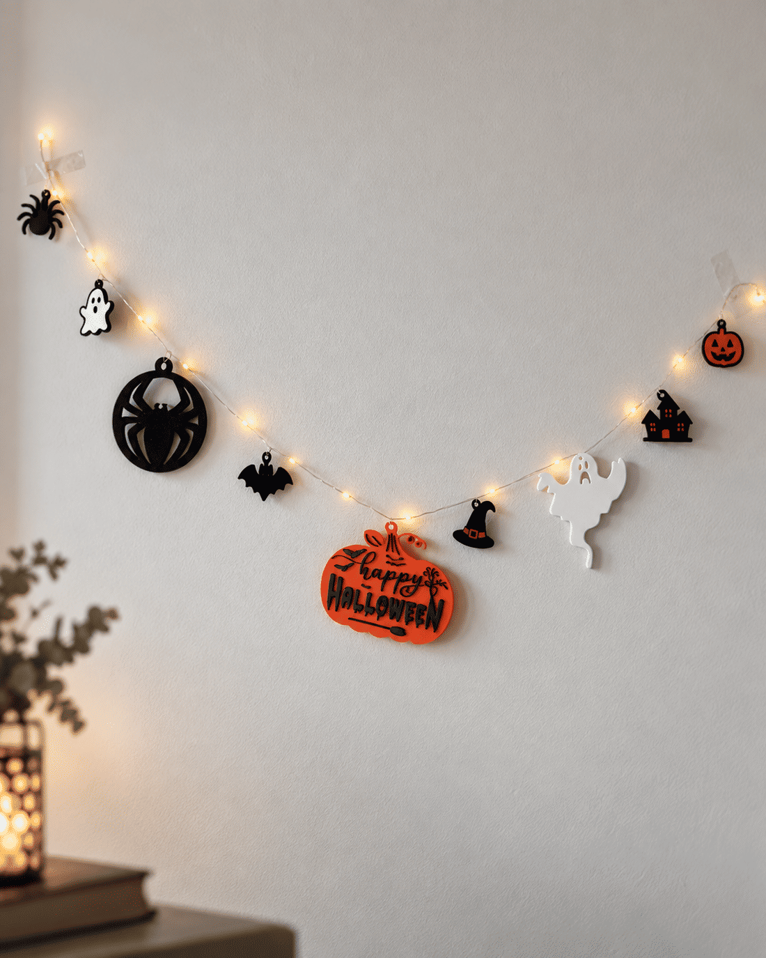 Kit 11 Penduricalhos Halloween com Fio de LED e Bateria Kit 11 Penduricalhos Halloween com Fio de LED e Bateria