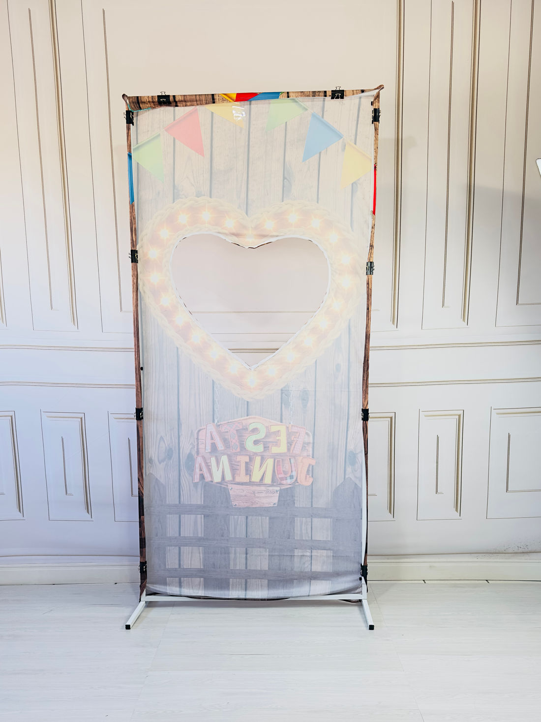 Tecido para Painel de Festa Junina para fotos interativo Formato Coração 1,00X2,10