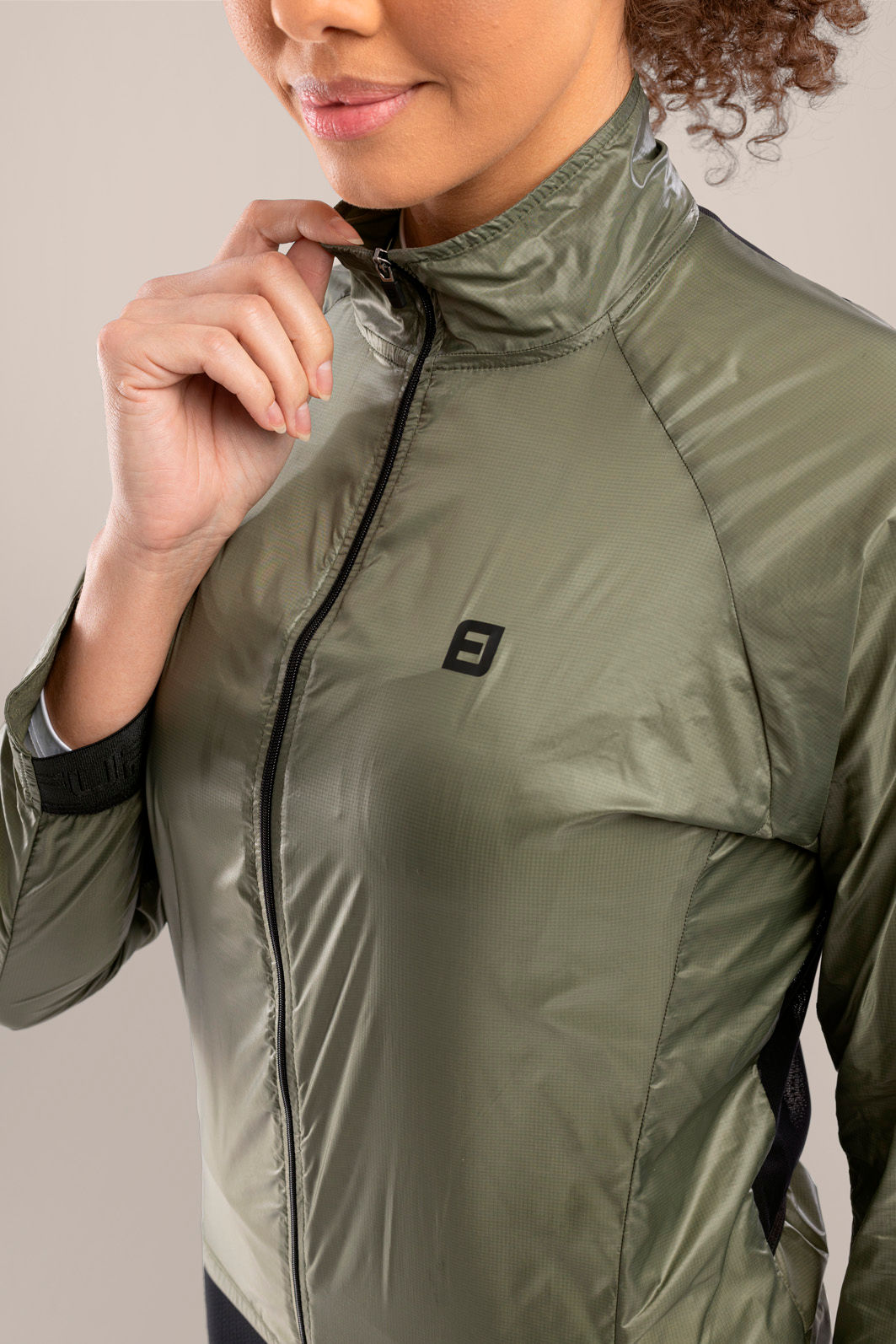 Jaqueta Corta Vento Fem. Pocket Jaqueta Corta Vento Fem. Pocket