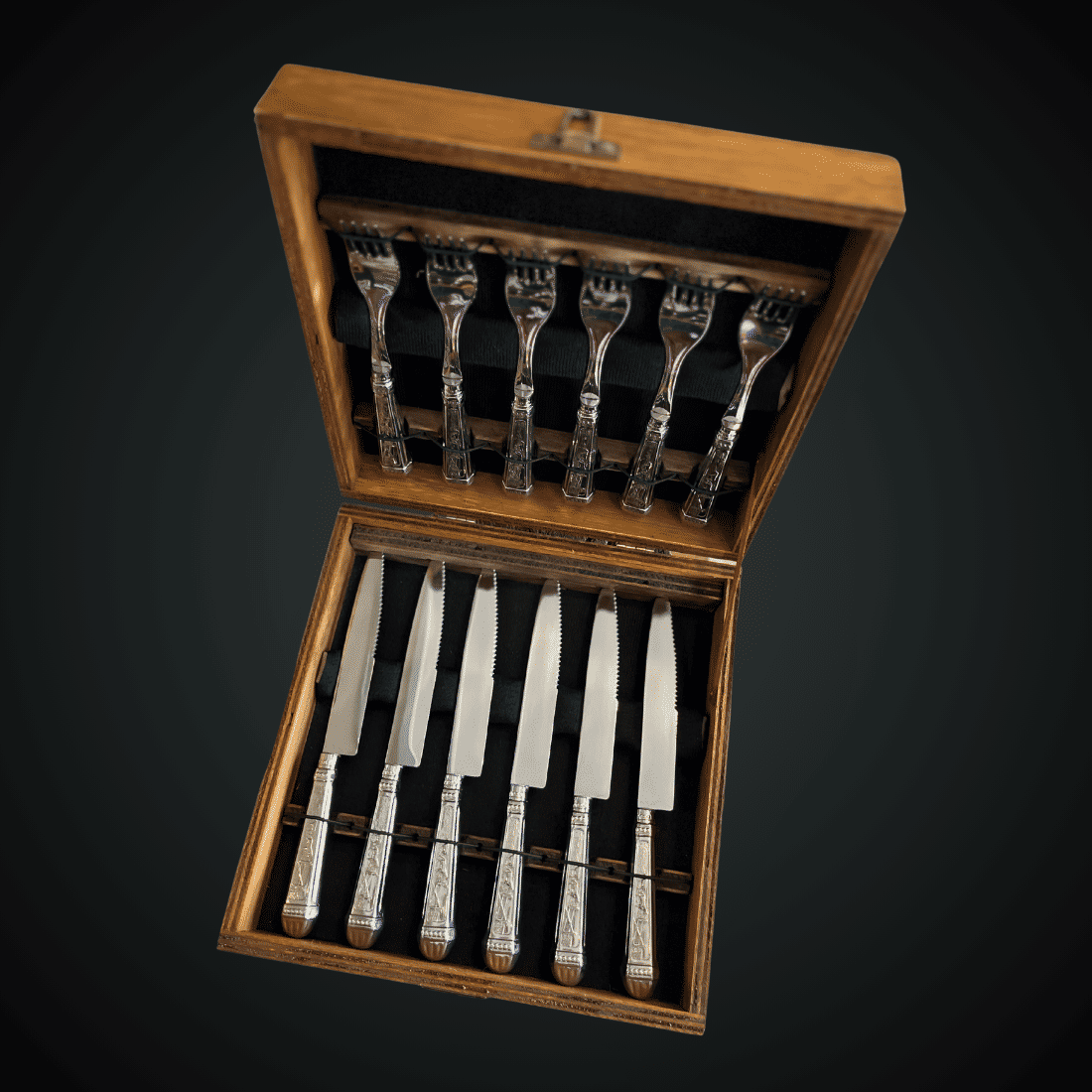 Faqueiro c/12 peças Faca Churrasco 6“ - Garfo - Aço Inox - Cabo Prateado Faqueiro c/12 peças Faca Churrasco 6“ - Garfo - Aço Inox - Cabo Prateado