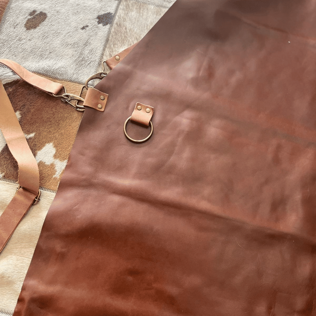 AVENTAL CHURRASQUEIRO VF FACAS - COURO LEGÍTIMO AVENTAL CHURRASQUEIRO VF FACAS - COURO LEGÍTIMO