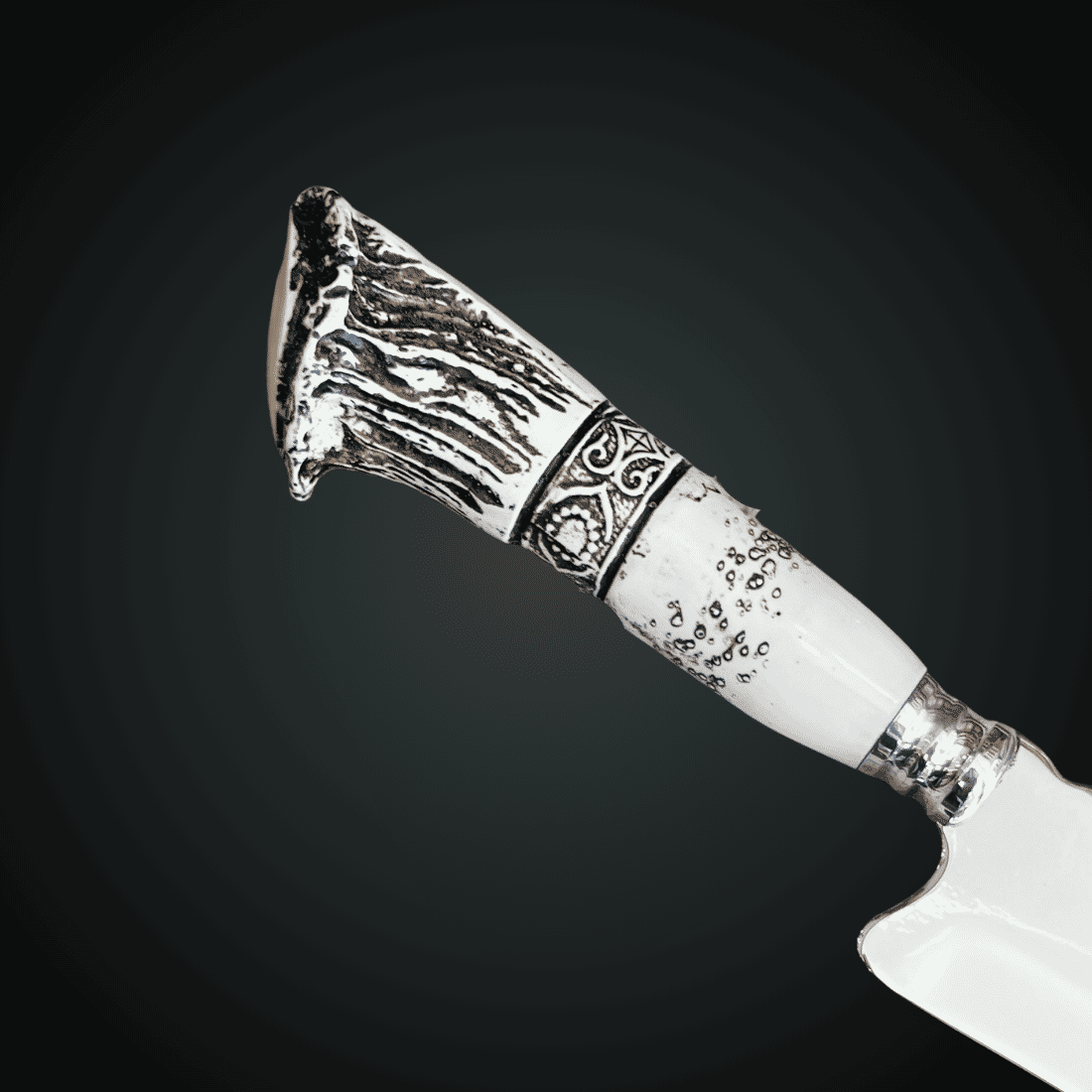 Faca Churrasco Gaúcha 9" - Cabo Chifre de Cervo Coroado - Aço Inox 420 Faca Churrasco Gaúcha 9" - Cabo Chifre de Cervo Coroado - Aço Inox 420