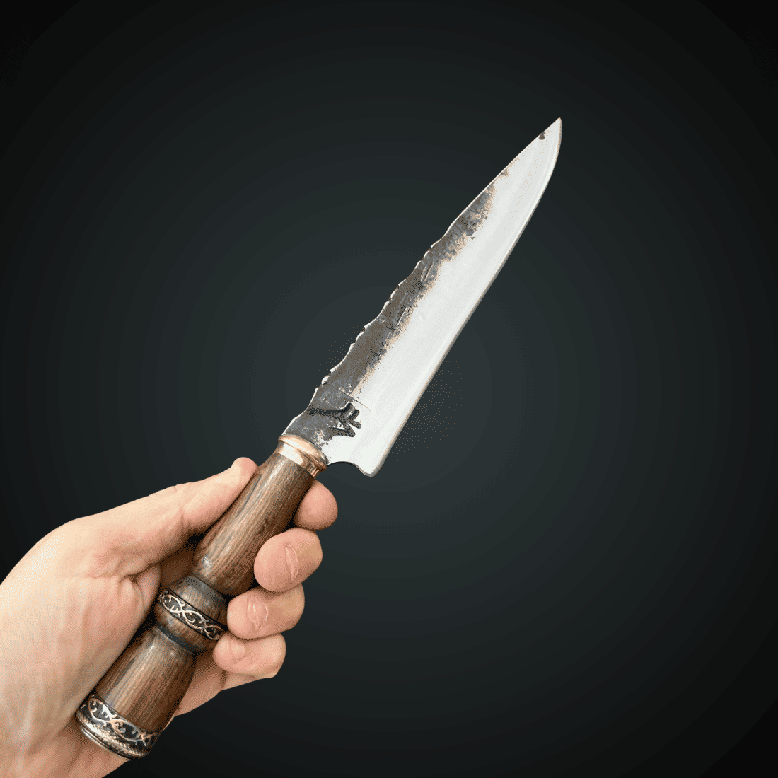 Faca Churrasco 8“ VF Paleteada Carbono 1070 - Cabos Torneado Madeira - Bainha Couro Cru Faca Churrasco 8“ VF Paleteada Carbono 1070 - Cabos Torneado Madeira - Bainha Couro Cru
