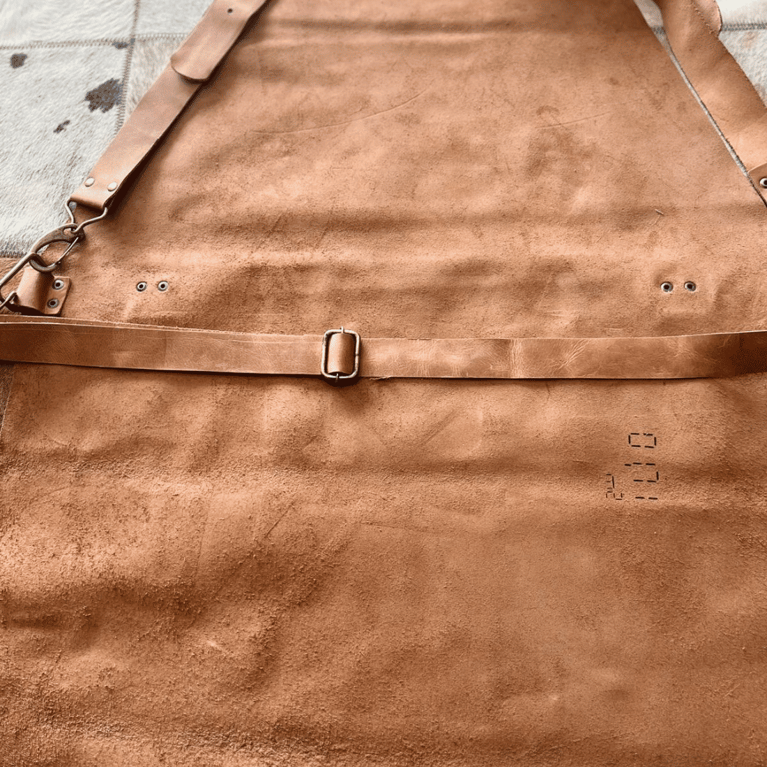 AVENTAL CHURRASQUEIRO VF FACAS - COURO LEGÍTIMO AVENTAL CHURRASQUEIRO VF FACAS - COURO LEGÍTIMO