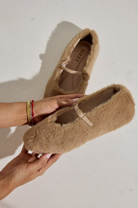 ÉVE - SAPATILHA FEMININA BICO REDONDO PELO BEGE ÉVE - SAPATILHA FEMININA BICO REDONDO PELO BEGE