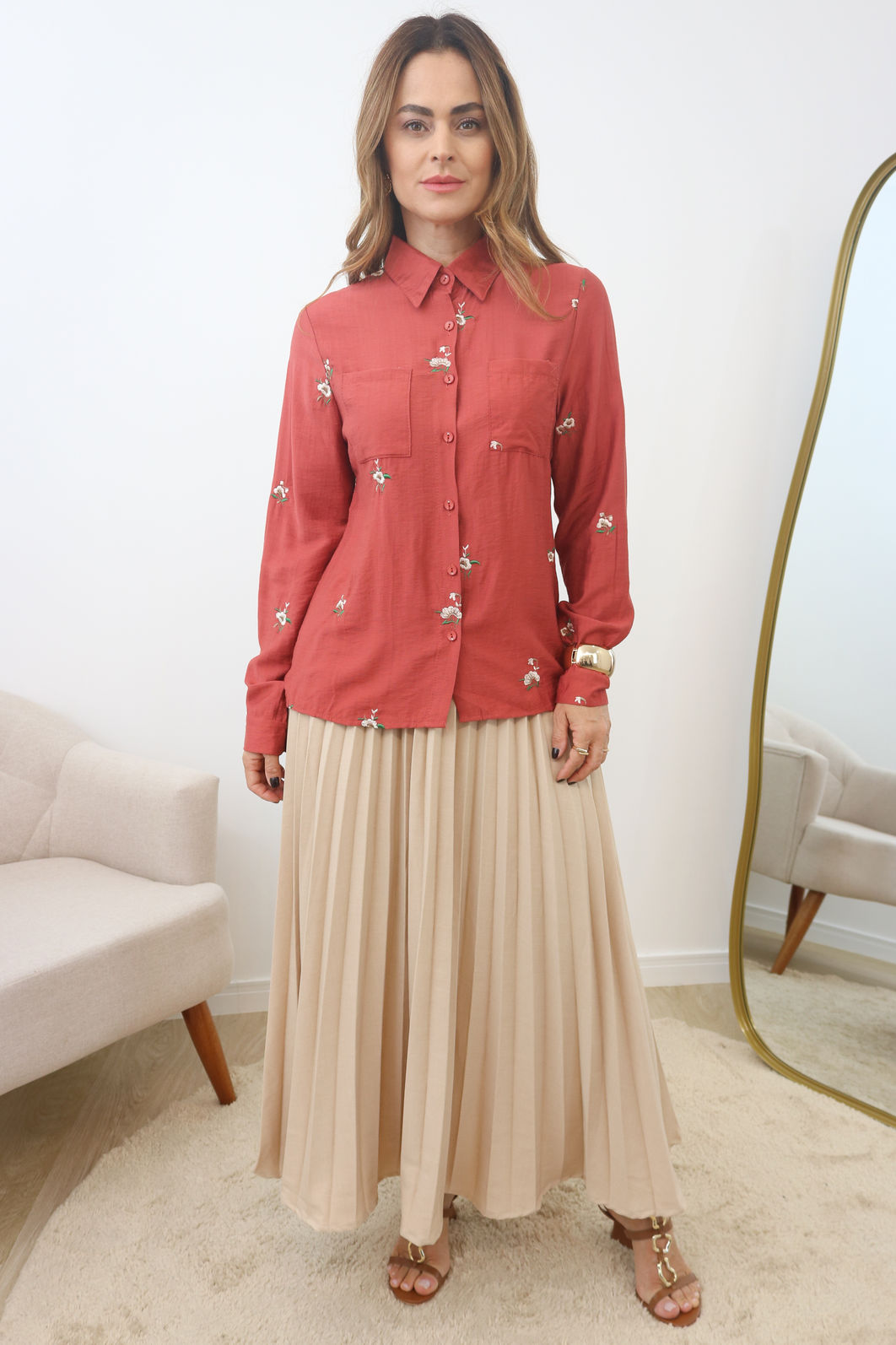 Camisa Bordada Tecido Plano  - Argila