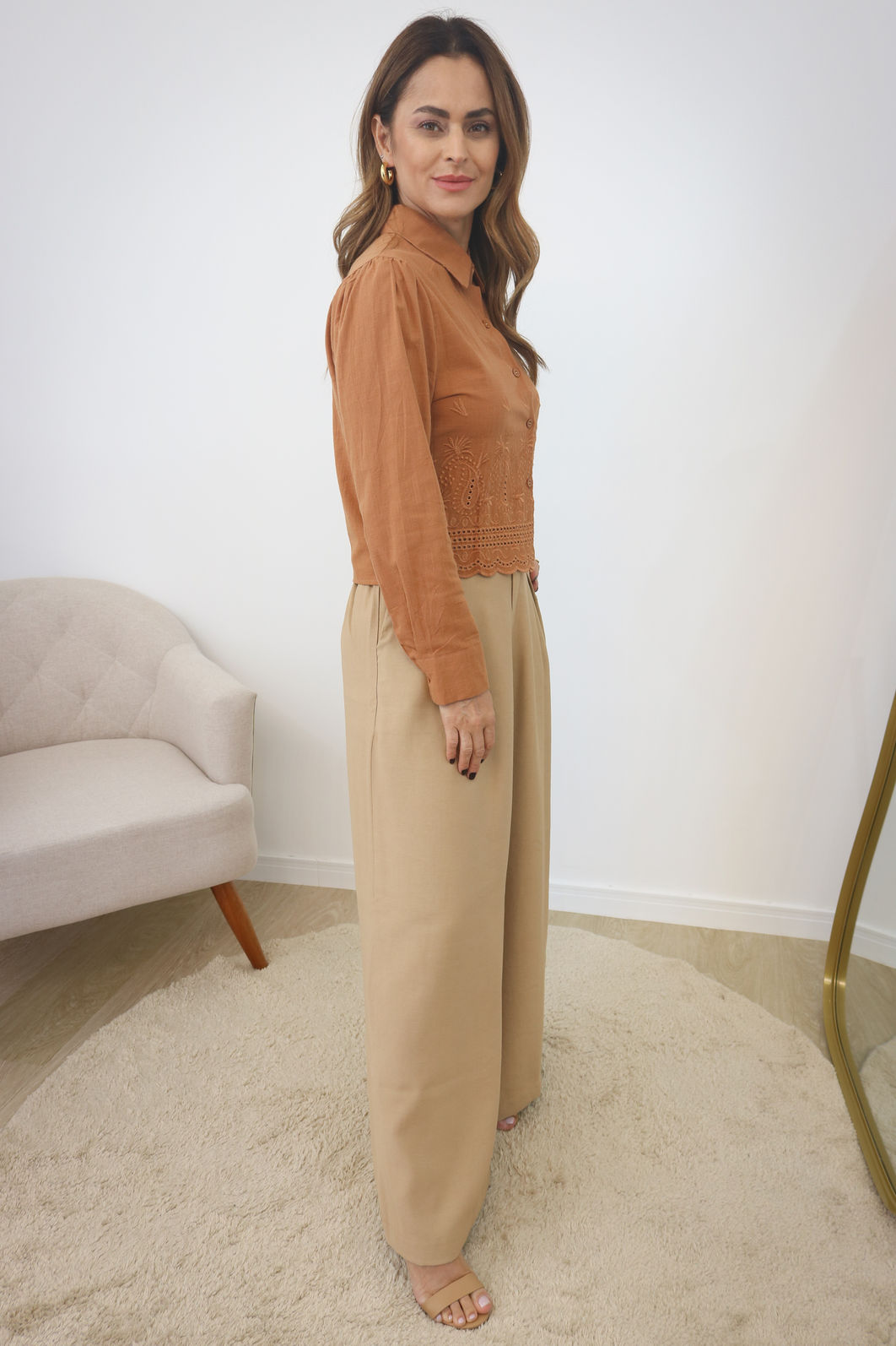 Camisa Alfaiataria com Bordado - Terroso Camisa Alfaiataria com Bordado - Terroso