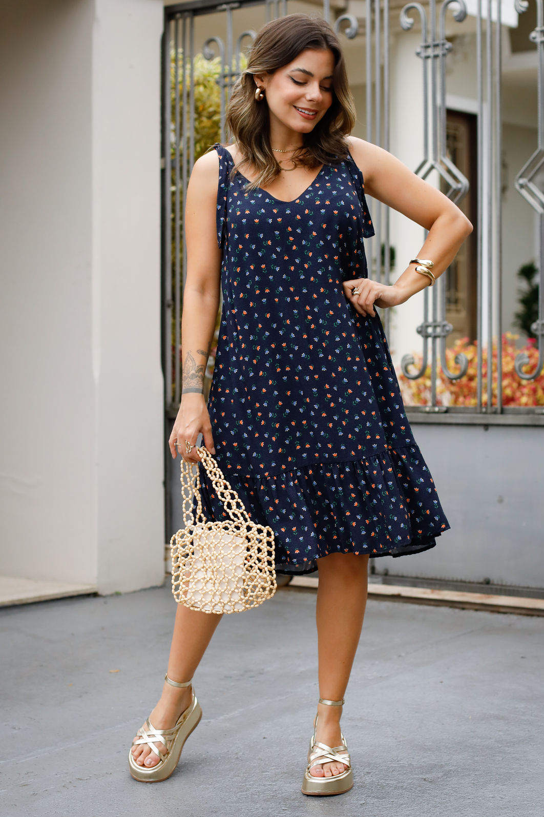 Vestido Sabrina - Tecido Plano de Viscose com Amarração - Floral Liberty Fundo Marinho