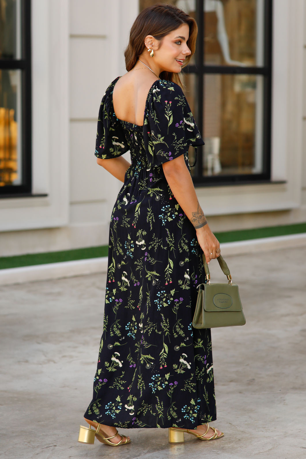 Vestido Nina em Tecido Plano de Viscose - Floral Liberty Digital Fundo Preto Vestido Nina em Tecido Plano de Viscose - Floral Liberty Digital Fundo Preto