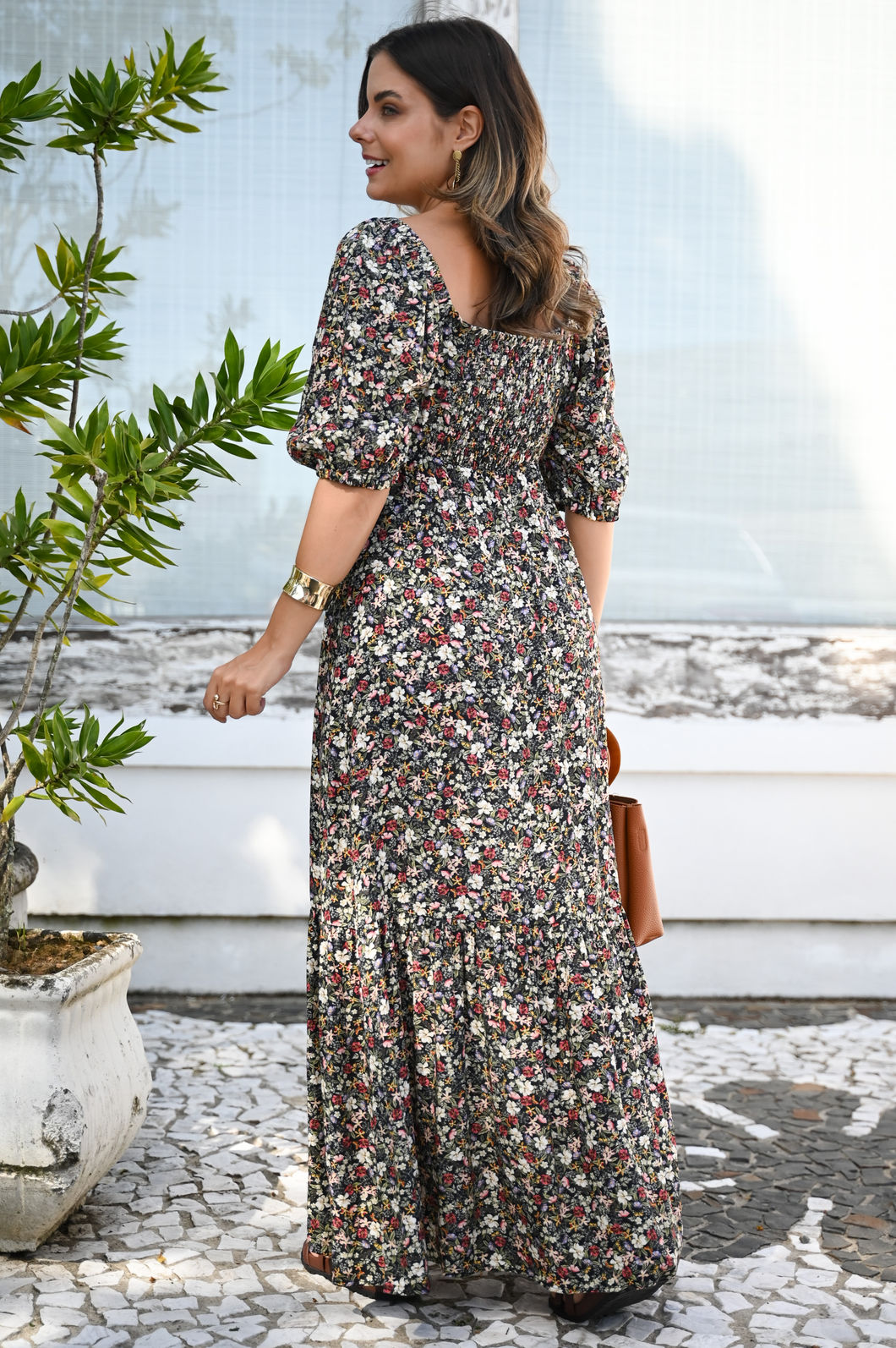 Vestido Faby em Tecido Plano de Viscose - Estampa Floral Liberty Fundo Preto Vestido Faby em Tecido Plano de Viscose - Estampa Floral Liberty Fundo Preto