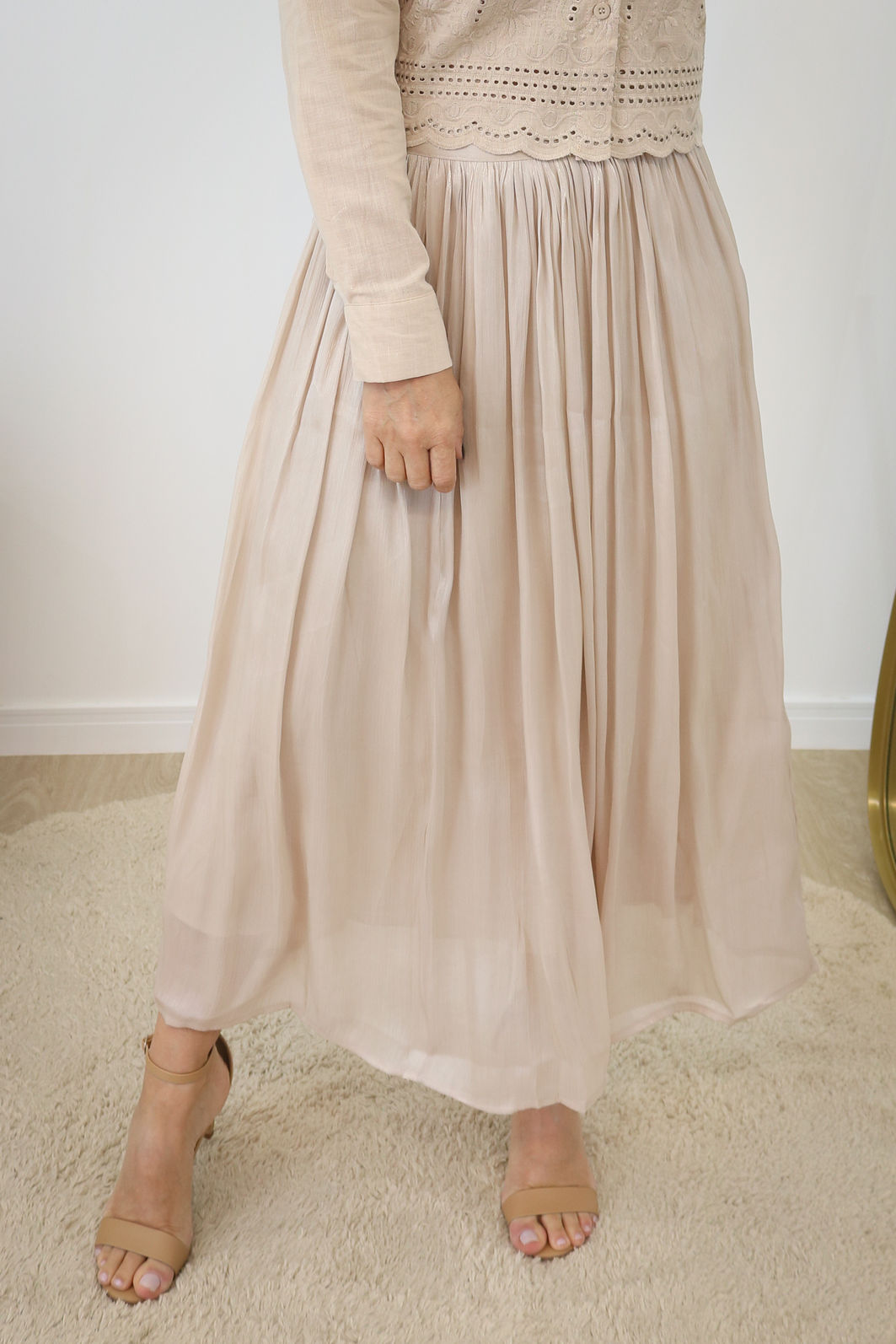 Saia Acetinada Midi Com Forro - Areia Saia Acetinada Midi Com Forro - Areia