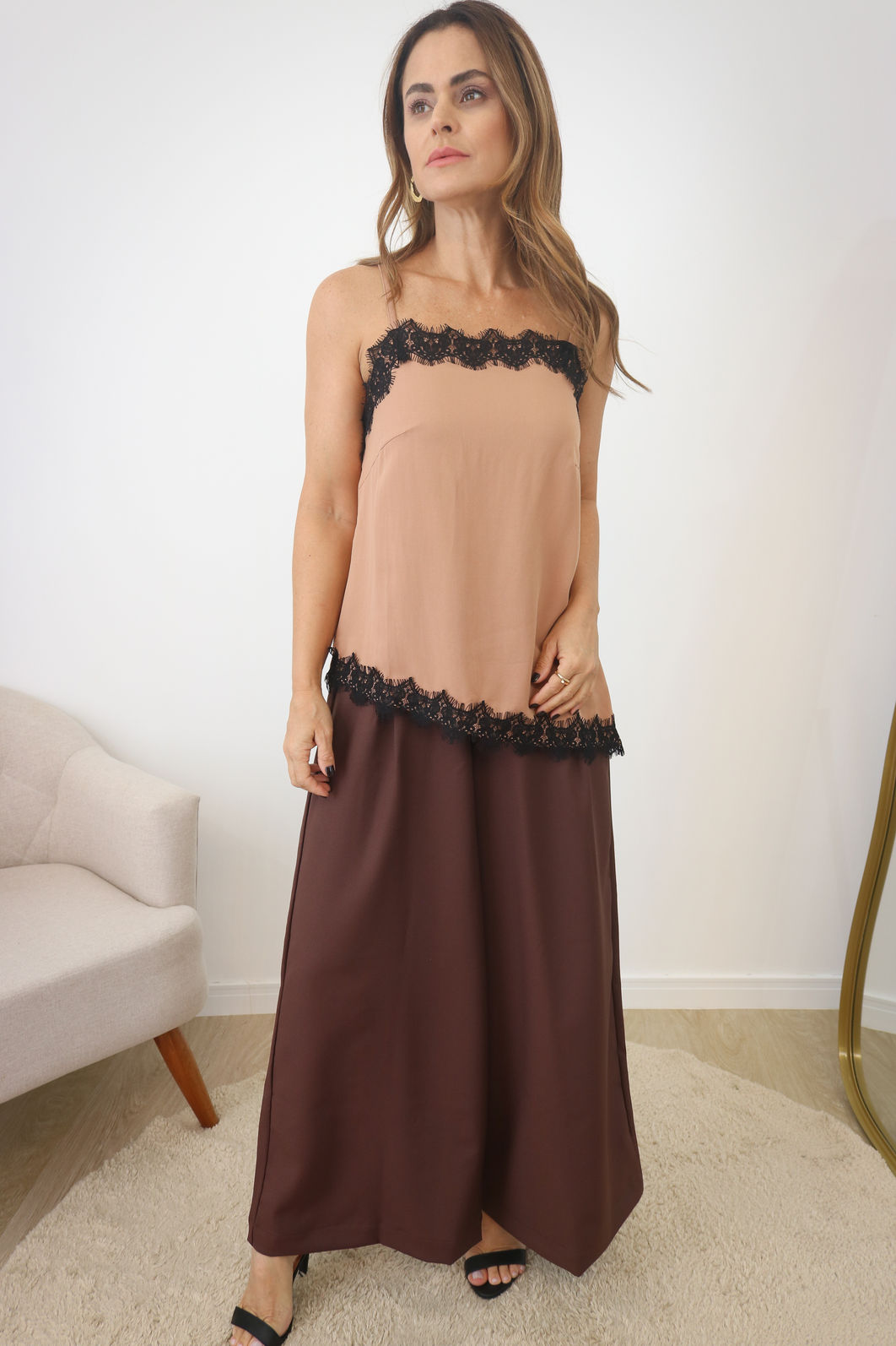 Blusa de Alças com Renda Tecido Plano Viscose - Mocca Blusa de Alças com Renda Tecido Plano Viscose - Mocca