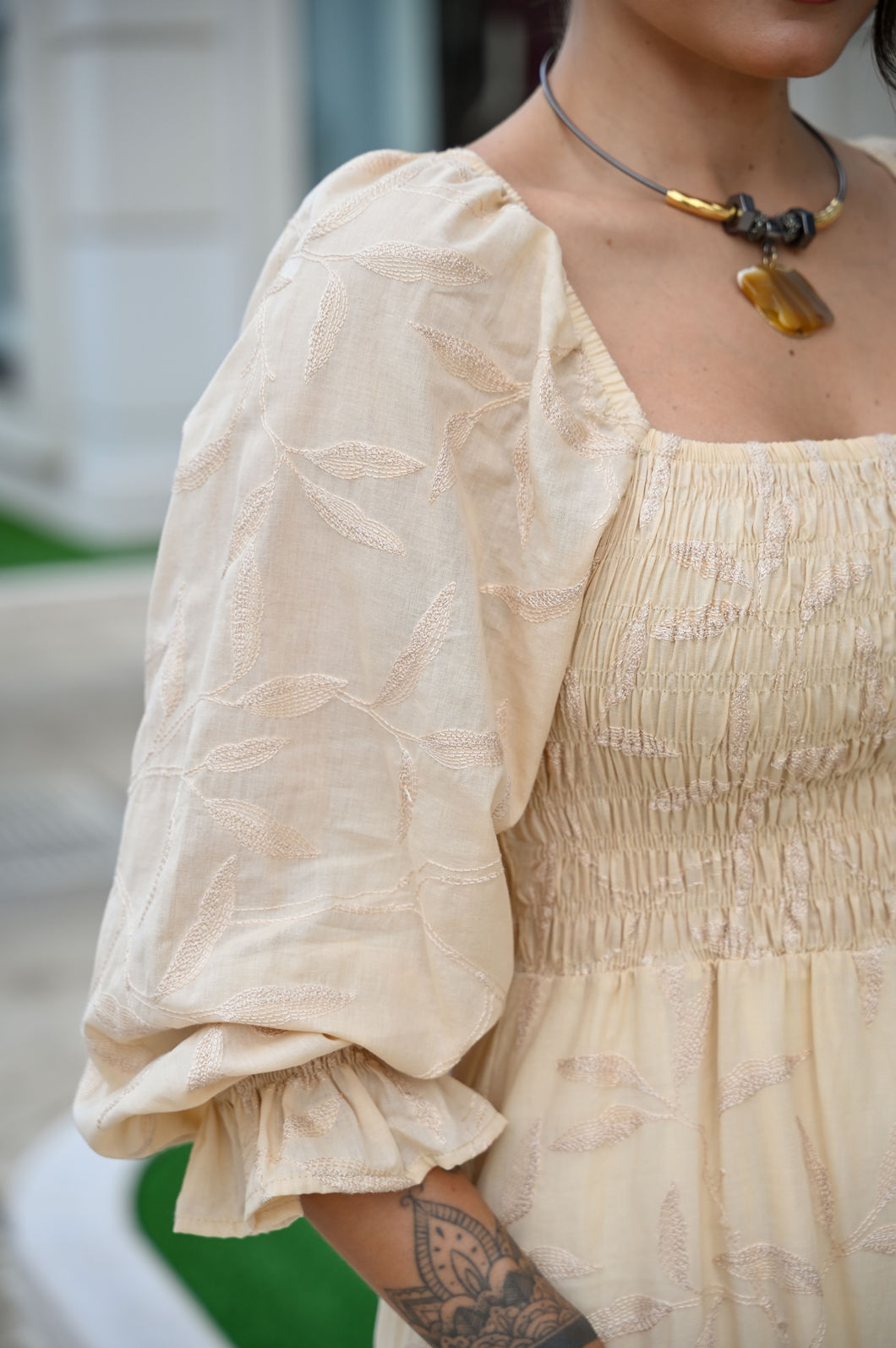 Vestido Juliana Bordado com Forro - Bege Areia