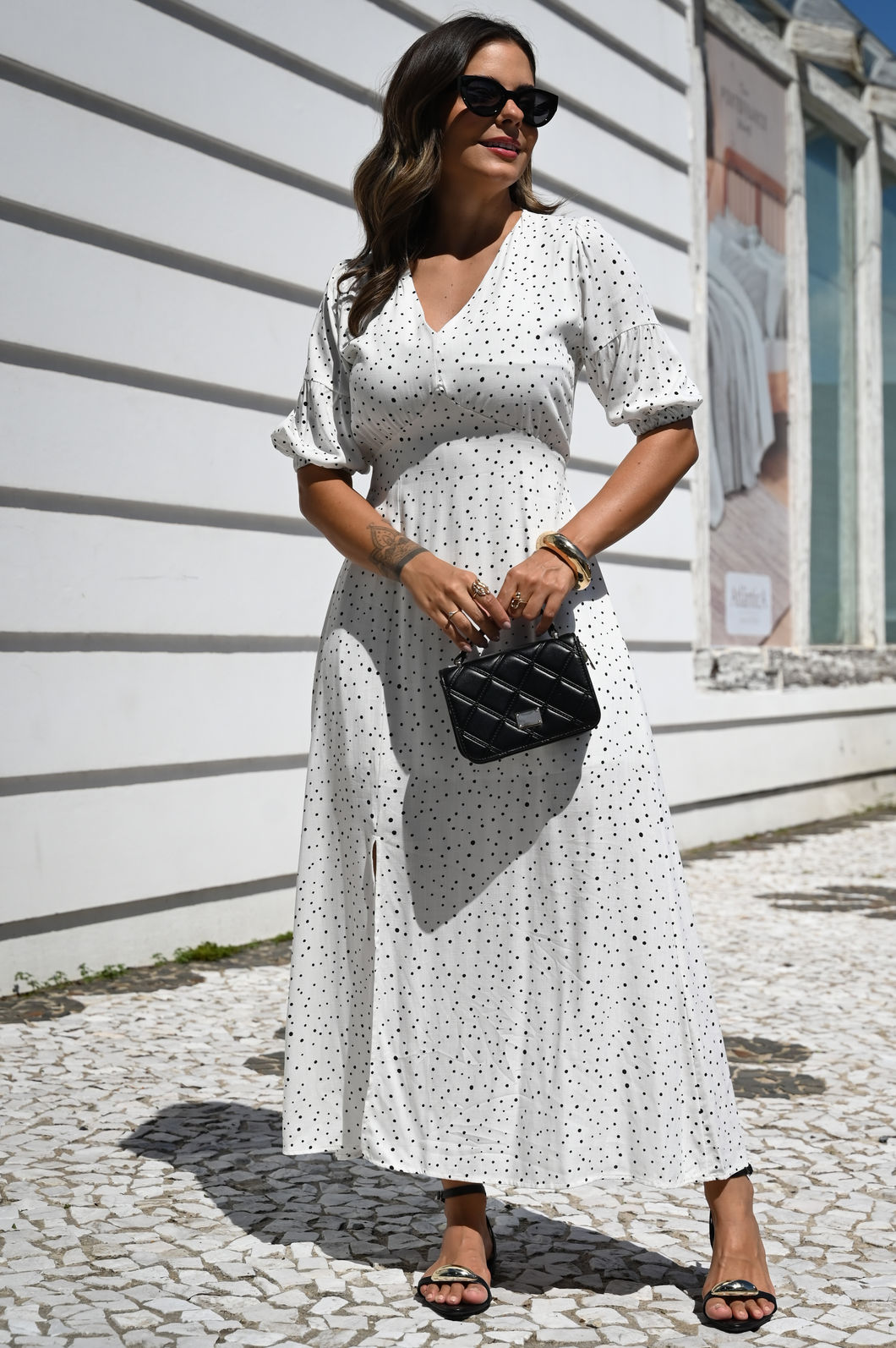 Vestido Emily em Tecido Plano de Viscose - Manga 3/4 - Estampa Poá Fundo Branco COM FORRO Vestido Emily em Tecido Plano de Viscose - Manga 3/4 - Estampa Poá Fundo Branco COM FORRO