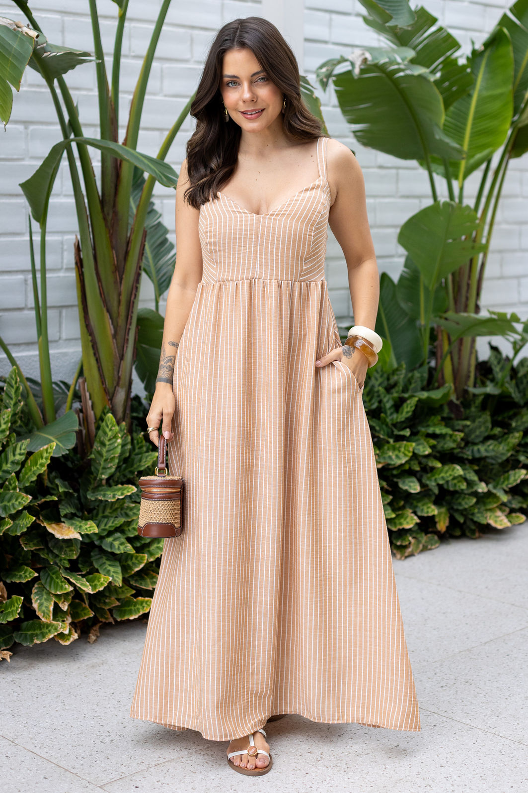 Vestido Mayra em Tecido Plano - Listrado Bege com Branco Vestido Mayra em Tecido Plano - Listrado Bege com Branco