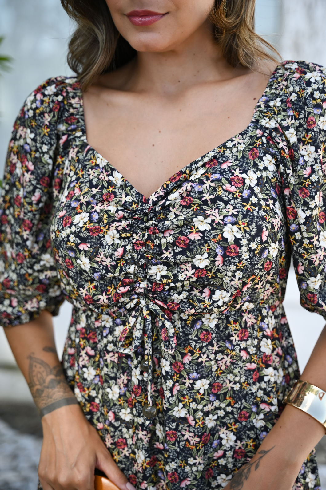 Vestido Faby em Tecido Plano de Viscose - Estampa Floral Liberty Fundo Preto Vestido Faby em Tecido Plano de Viscose - Estampa Floral Liberty Fundo Preto