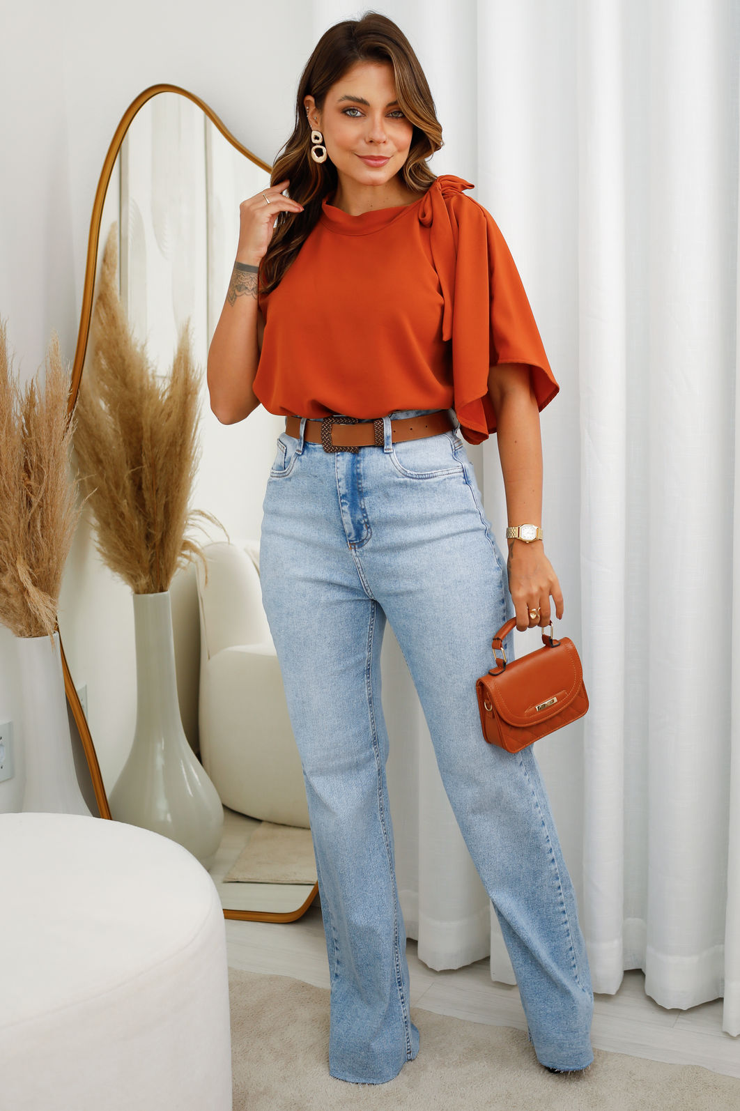 Calça Jeans com Elastano - Modelagem Wide Leg Cintura Alta com Corte a Fio - Azul Claro Calça Jeans com Elastano - Modelagem Wide Leg Cintura Alta com Corte a Fio - Azul Claro