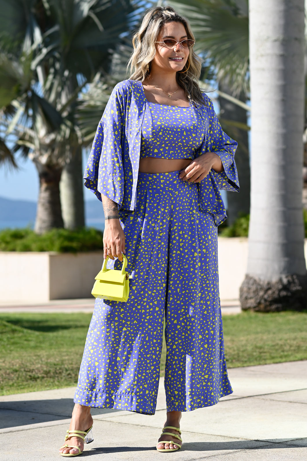 Top Sofia de Tecido de Viscose Estampado - Poá de Mini Corações Top Sofia de Tecido de Viscose Estampado - Poá de Mini Corações