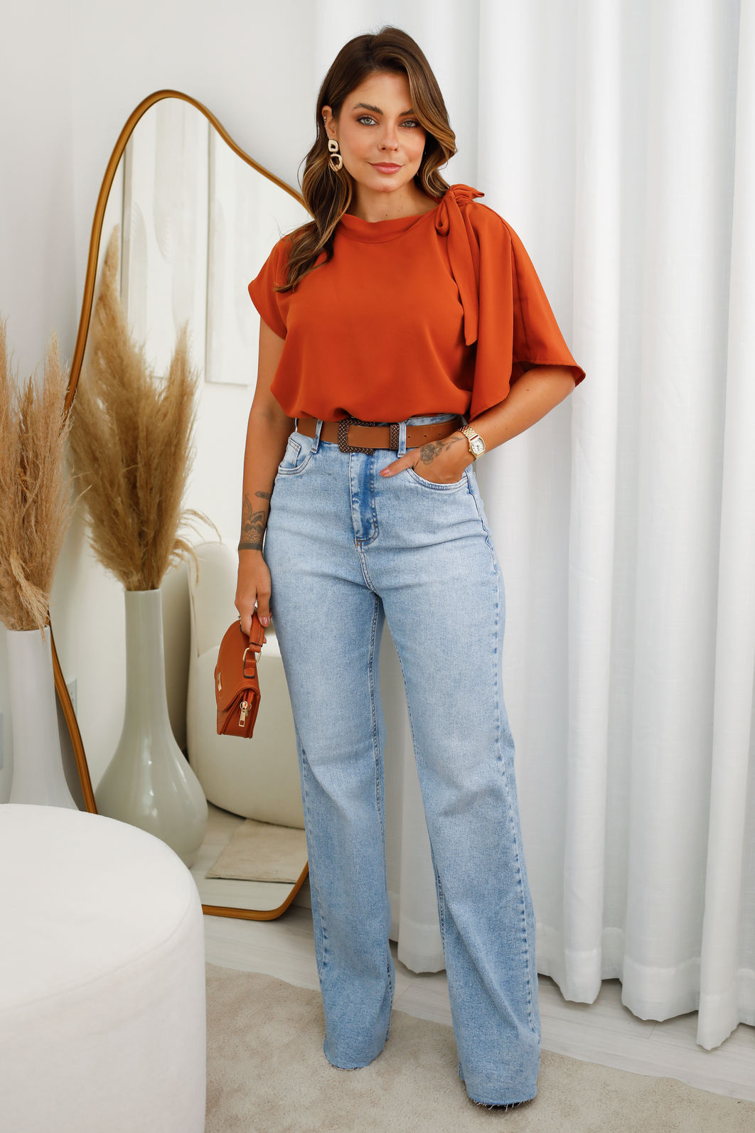 Calça Jeans com Elastano - Modelagem Wide Leg Cintura Alta com Corte a Fio - Azul Claro Calça Jeans com Elastano - Modelagem Wide Leg Cintura Alta com Corte a Fio - Azul Claro